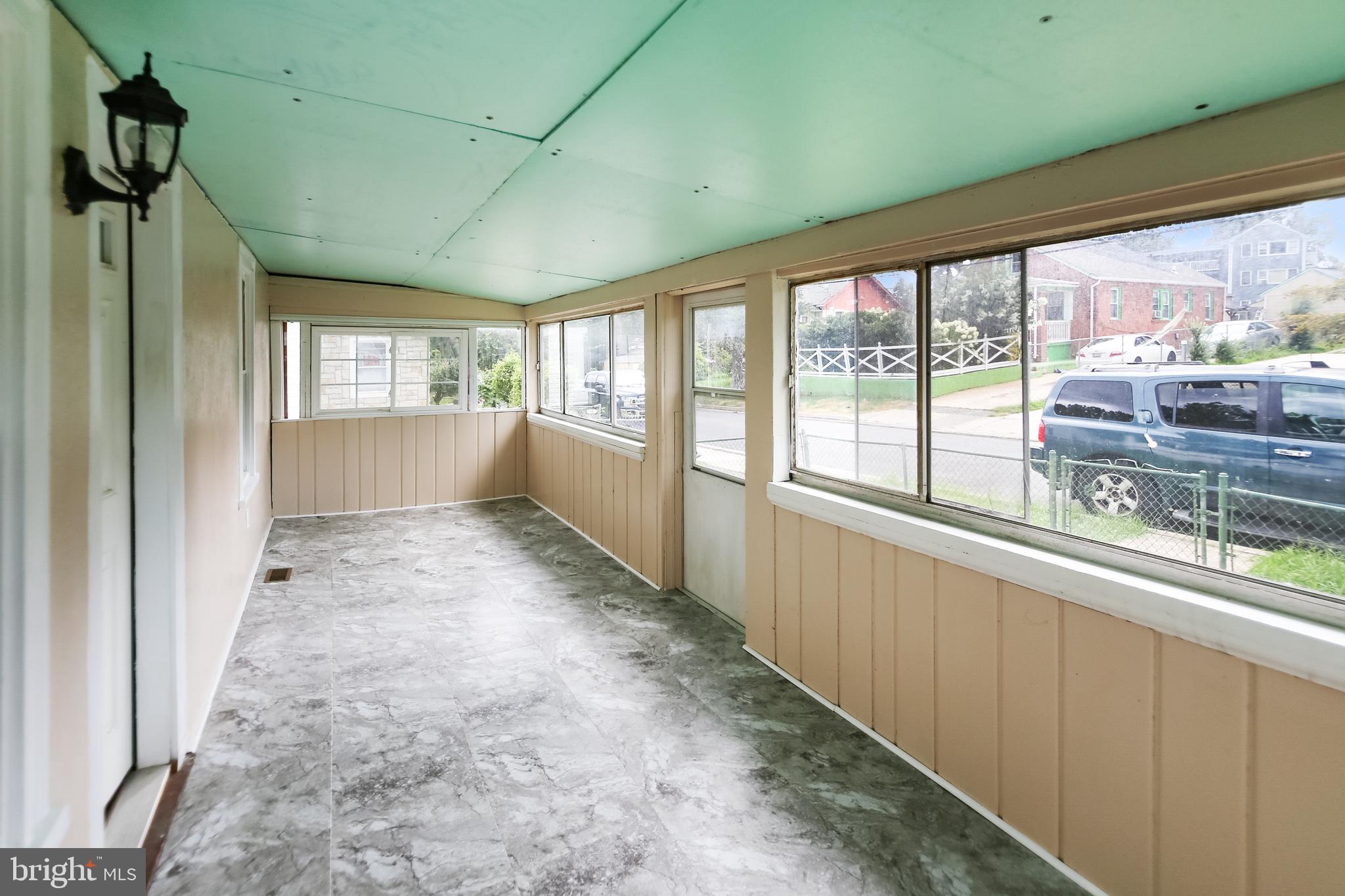 GRETTAS ADDN TO RIVERDAL - Residential