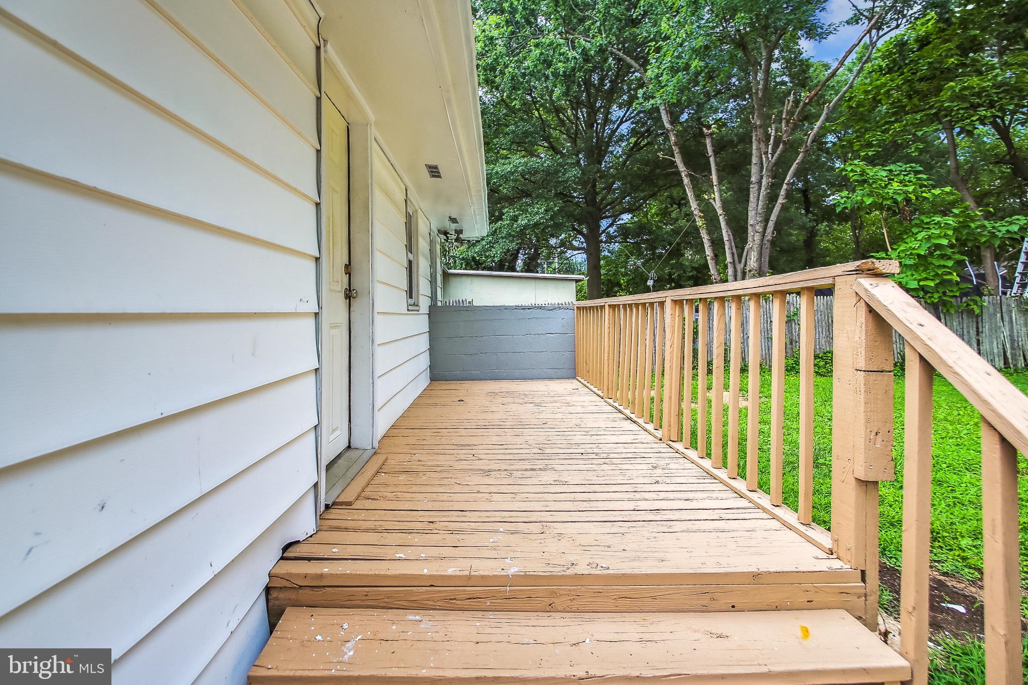 GRETTAS ADDN TO RIVERDAL - Residential