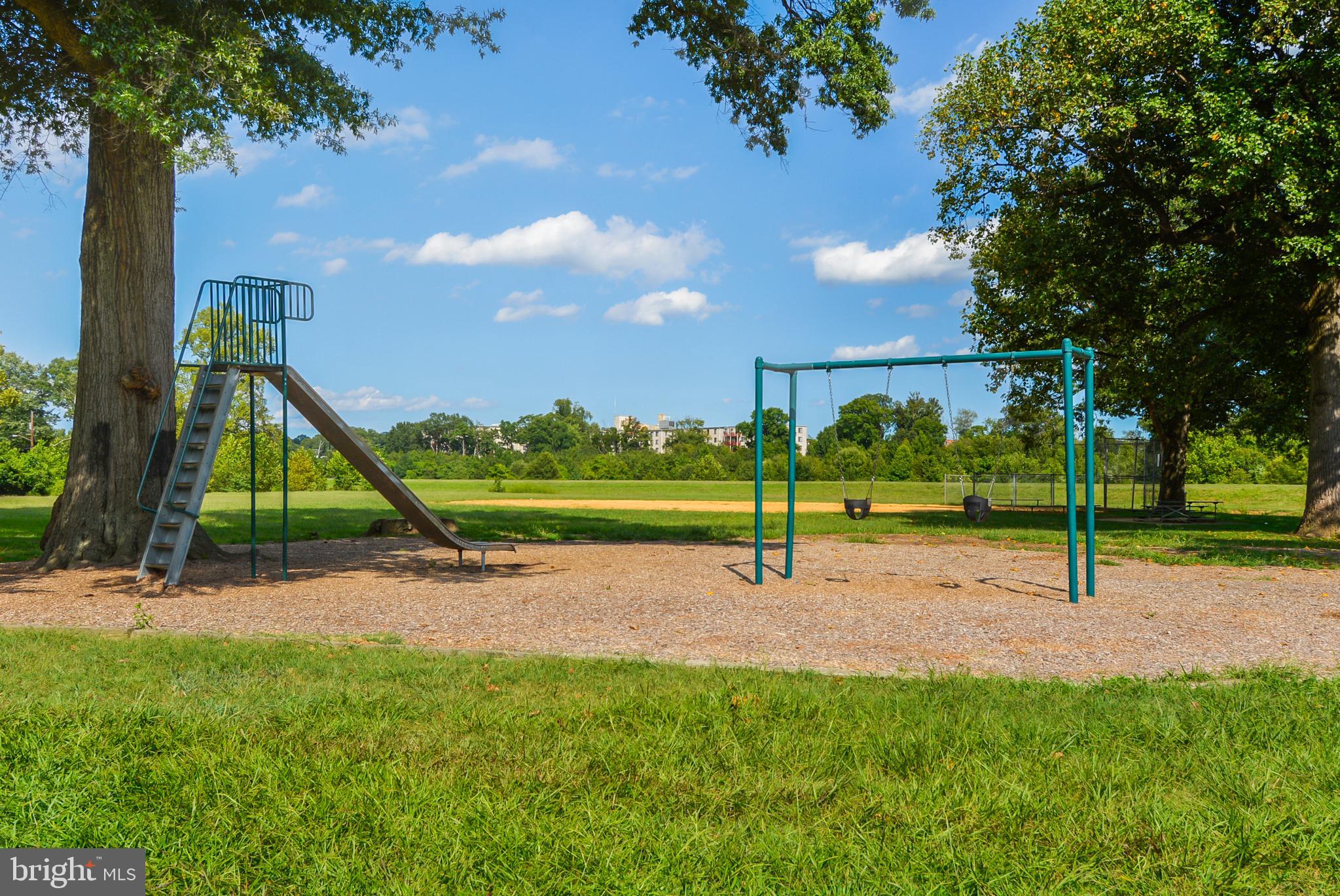 GRETTAS ADDN TO RIVERDAL - Residential