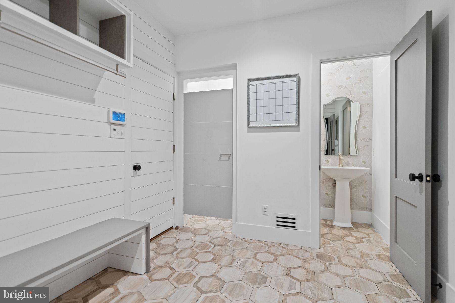 WAYNEFIELD - Residential