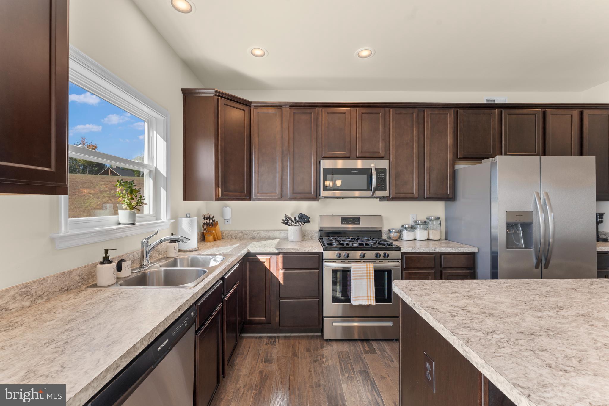 STONE RIDGE ESTATES - Residential