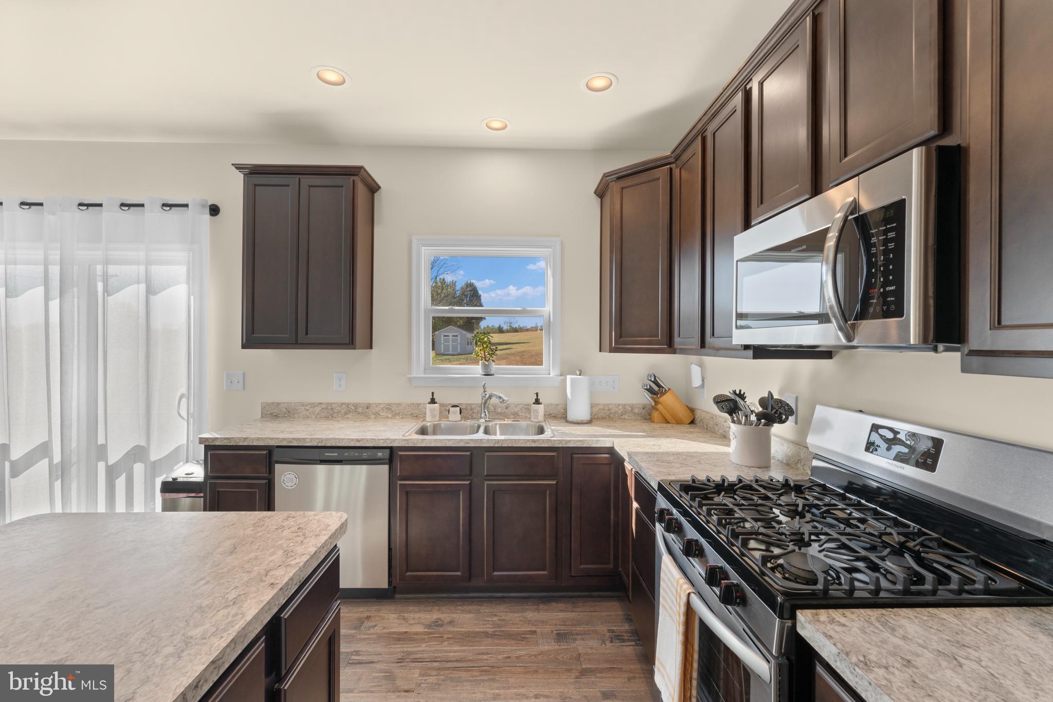 STONE RIDGE ESTATES - Residential