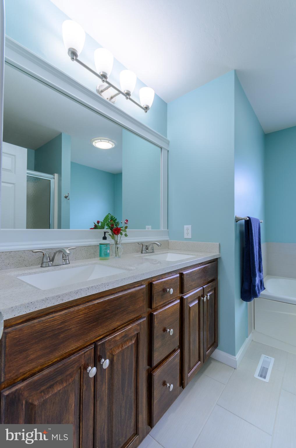 WELLINGTON GREENS - Residential