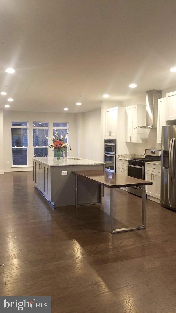 932 KING FARM BOULEVARD