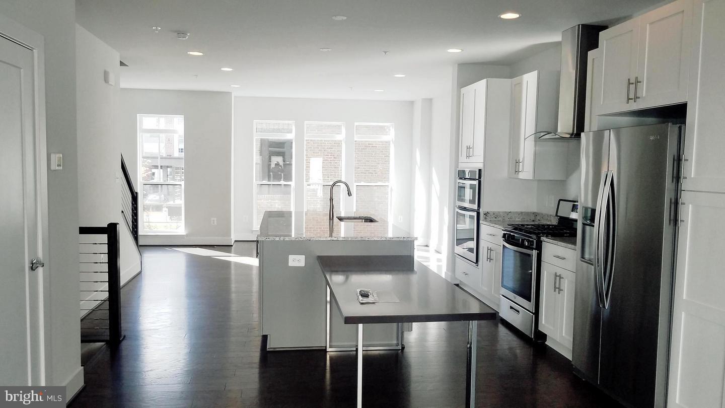 932 KING FARM BOULEVARD