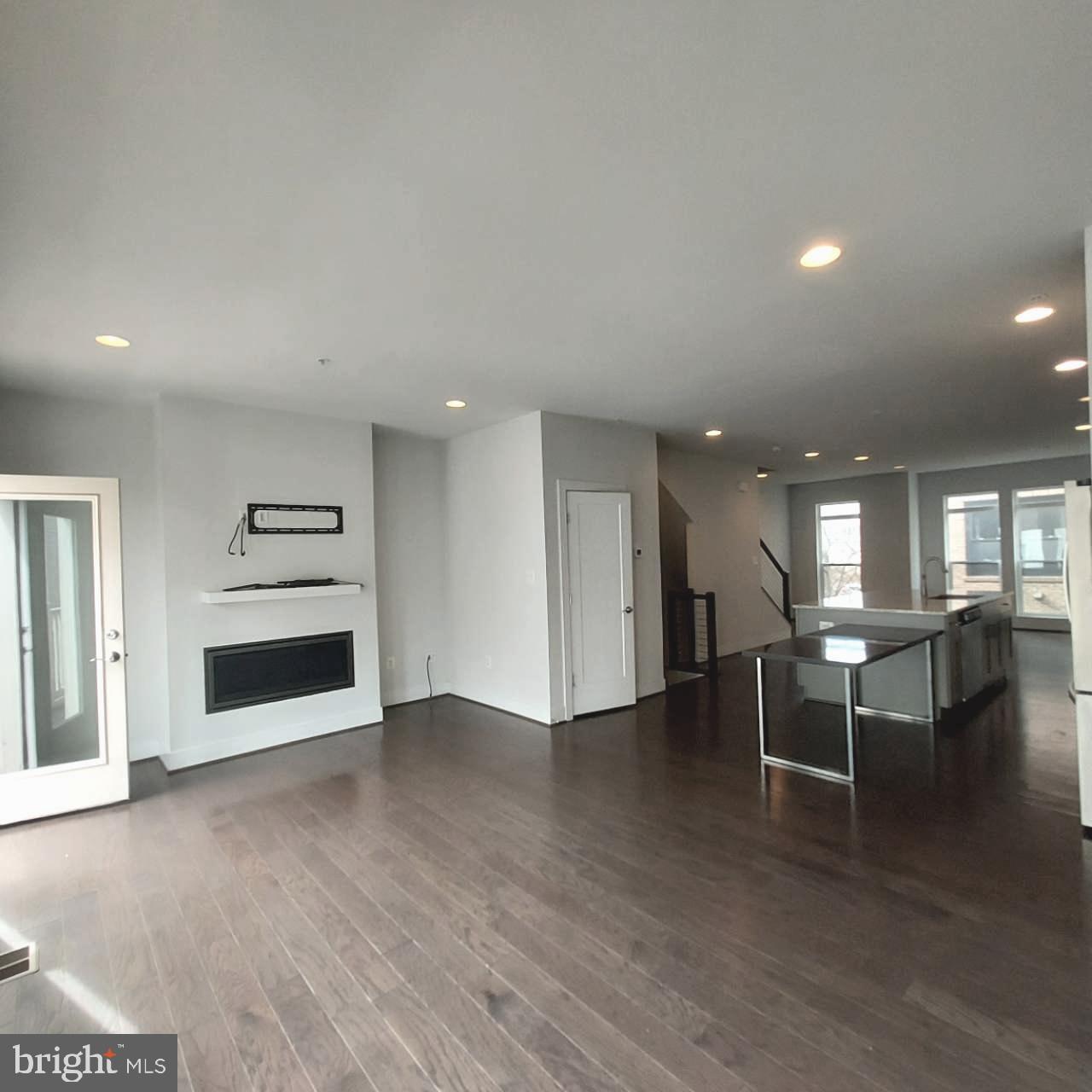 932 KING FARM BOULEVARD