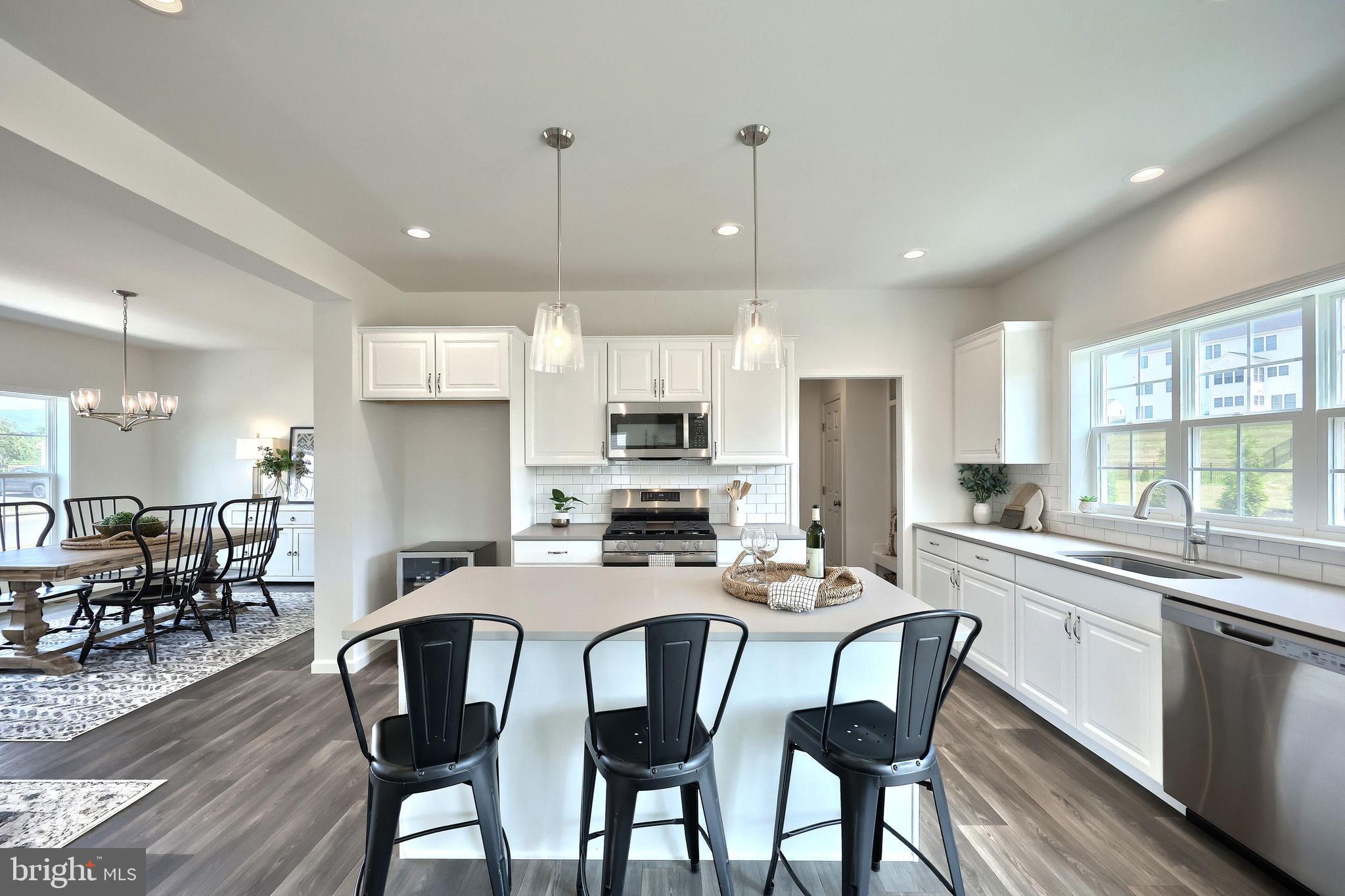 MOUNTAIN VIEW ESTATES - Residential