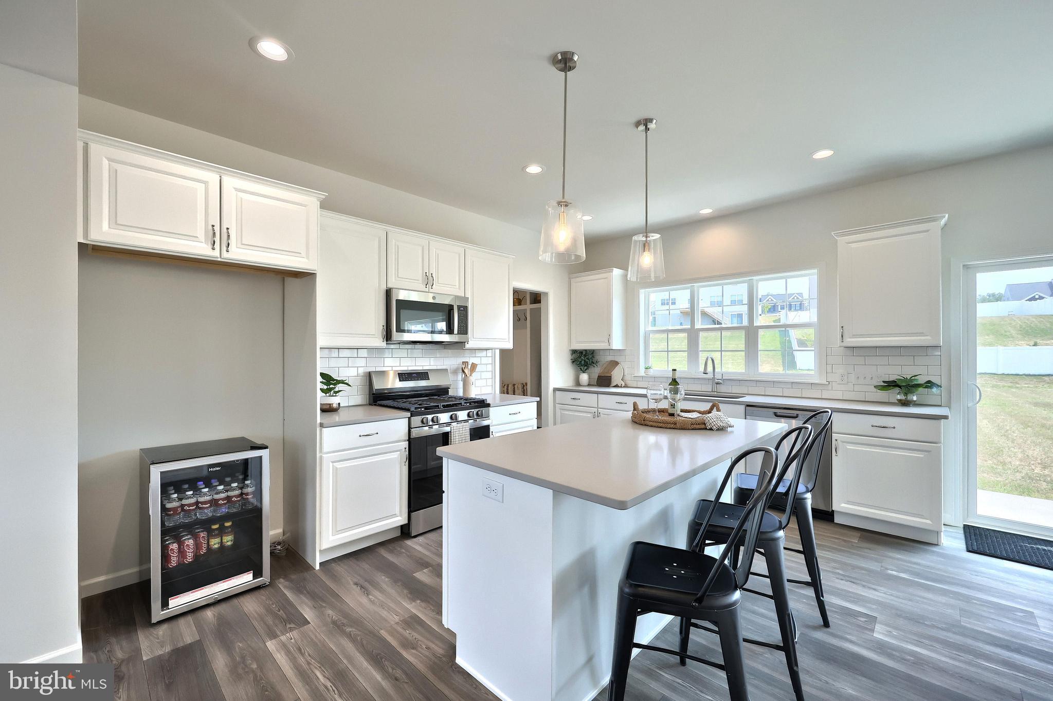 MOUNTAIN VIEW ESTATES - Residential