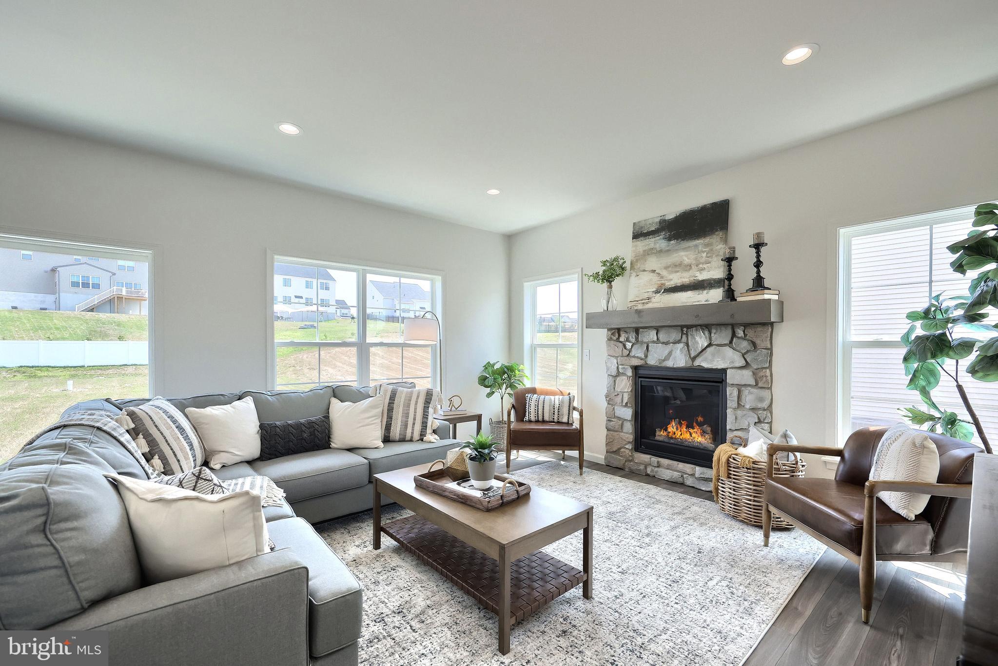 MOUNTAIN VIEW ESTATES - Residential