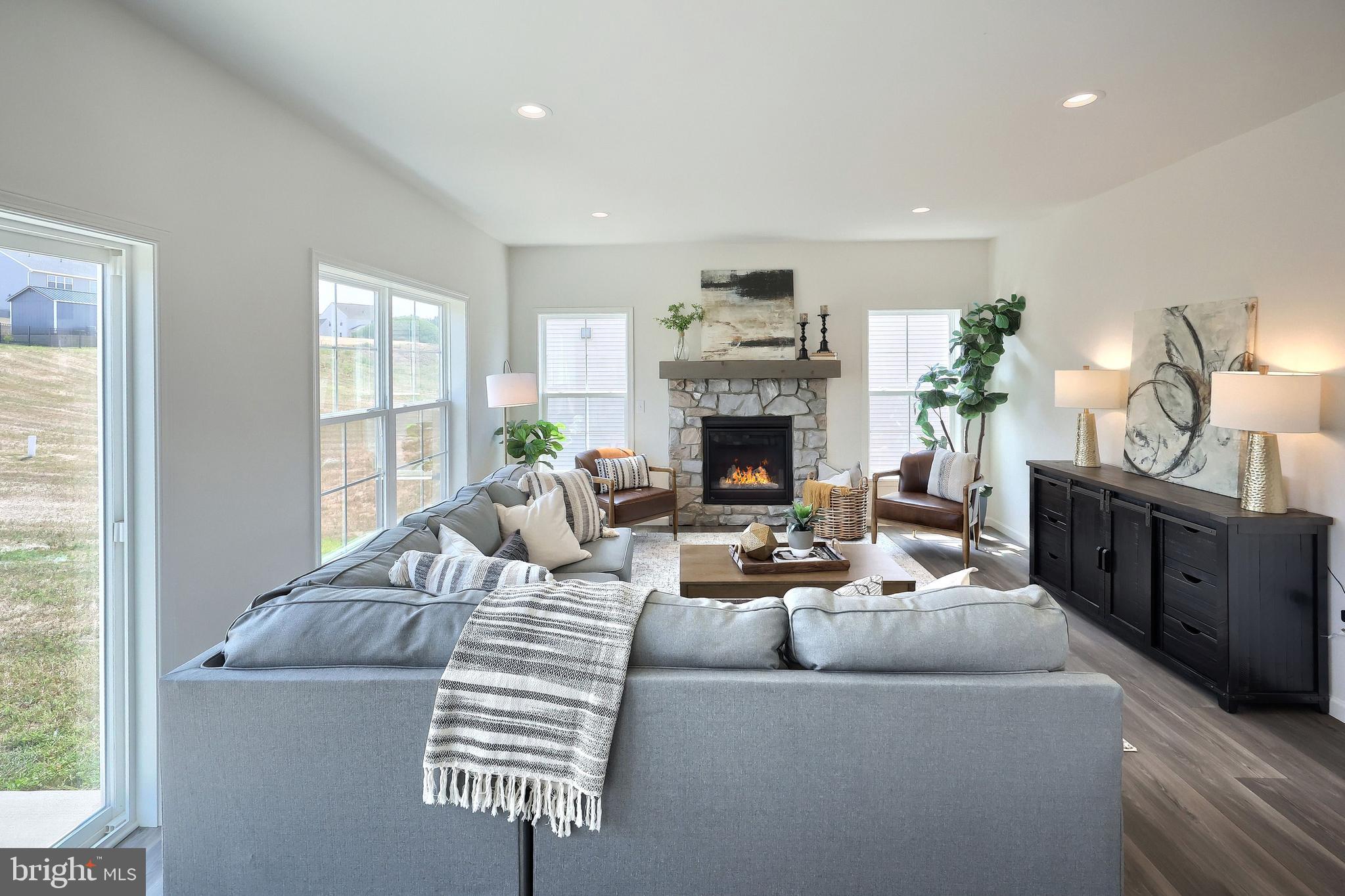 MOUNTAIN VIEW ESTATES - Residential