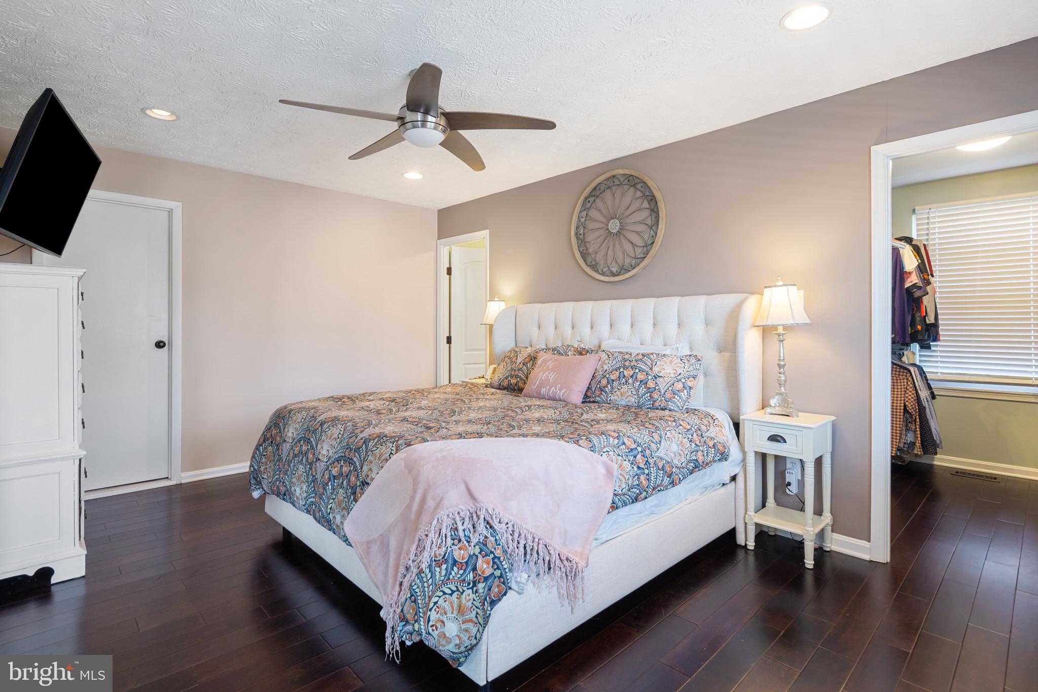 SEVEN COURTS - Residential