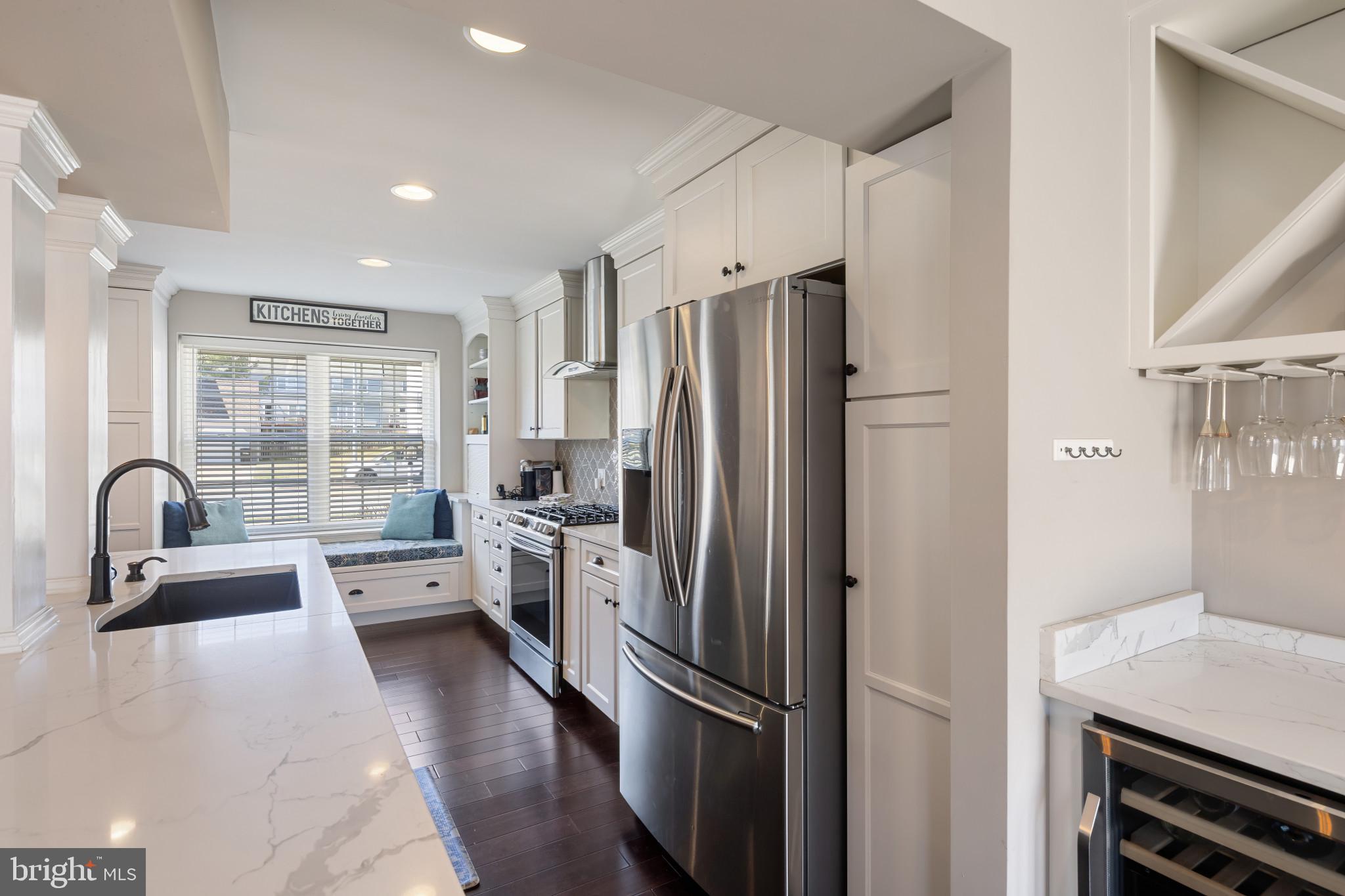 SEVEN COURTS - Residential