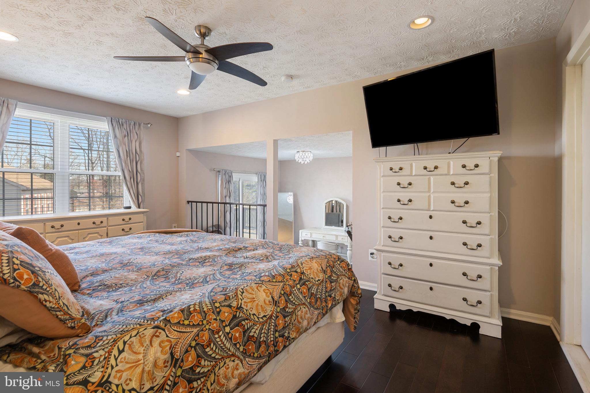 SEVEN COURTS - Residential