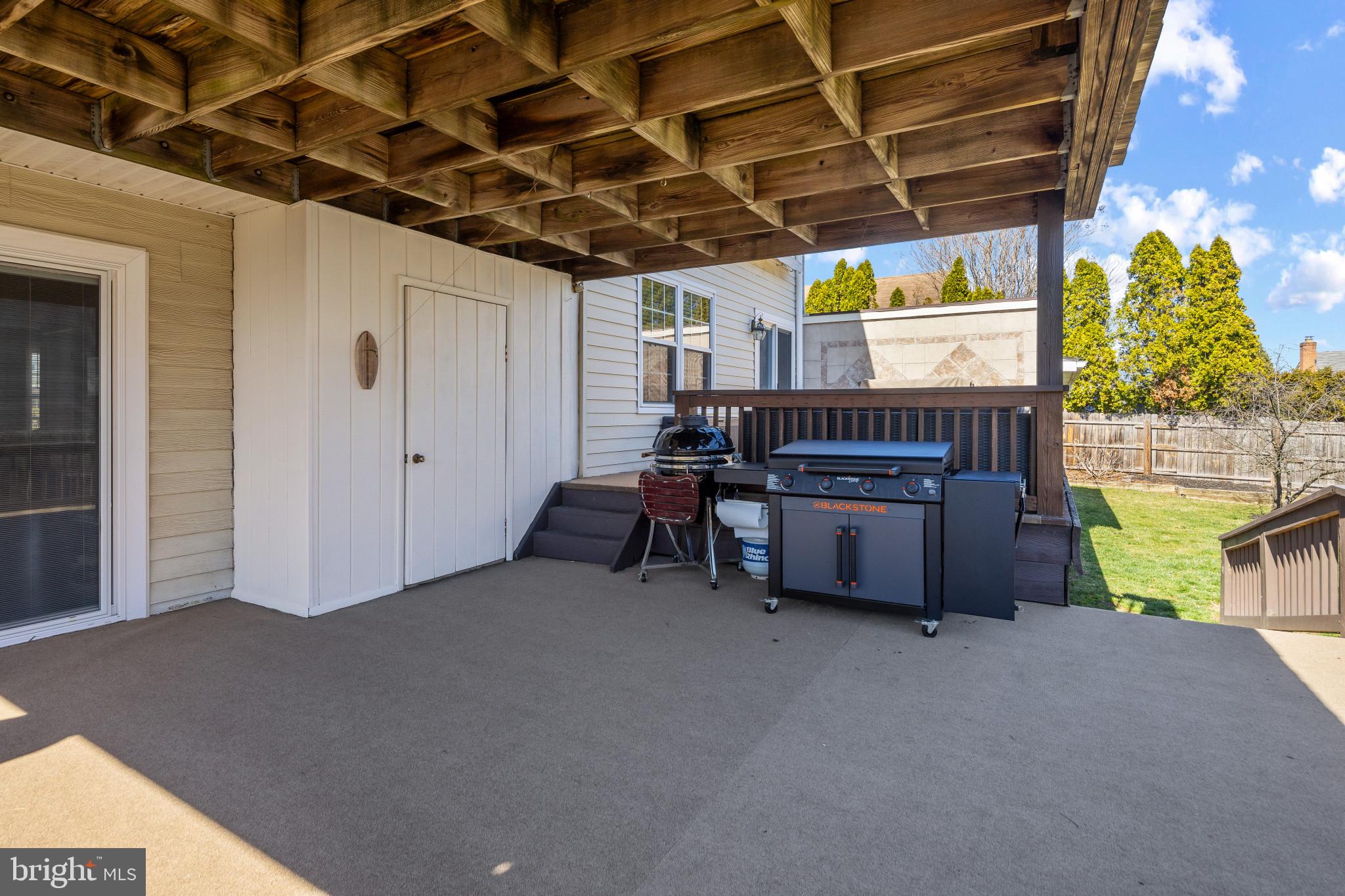 SEVEN COURTS - Residential