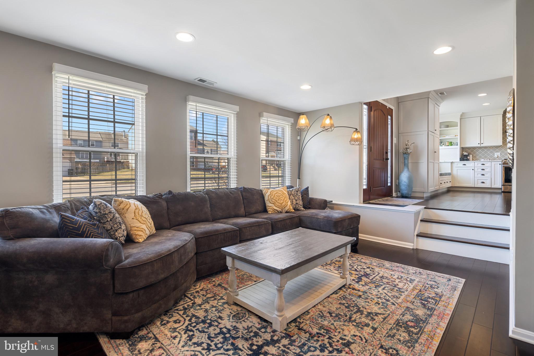 SEVEN COURTS - Residential