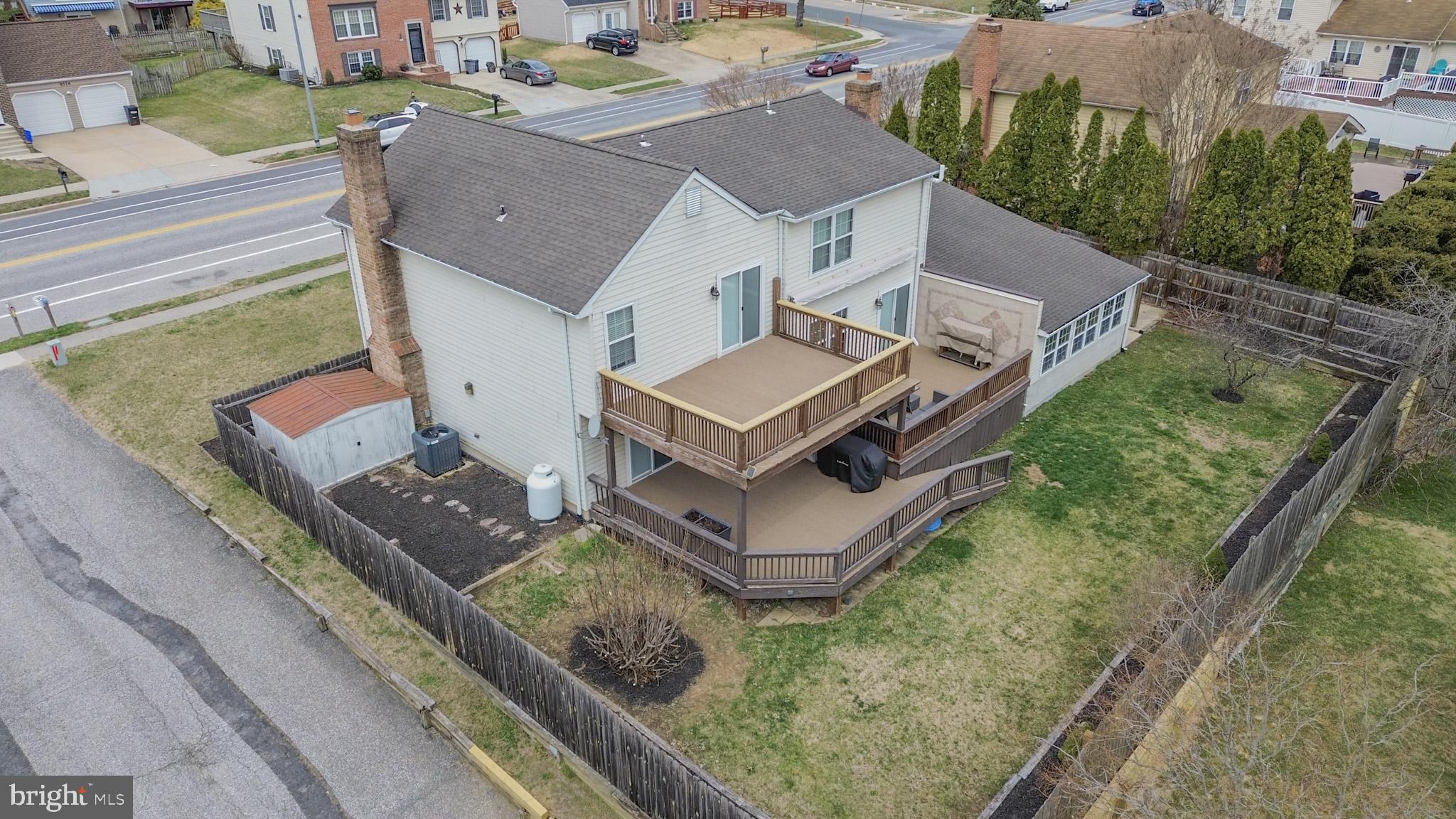 SEVEN COURTS - Residential