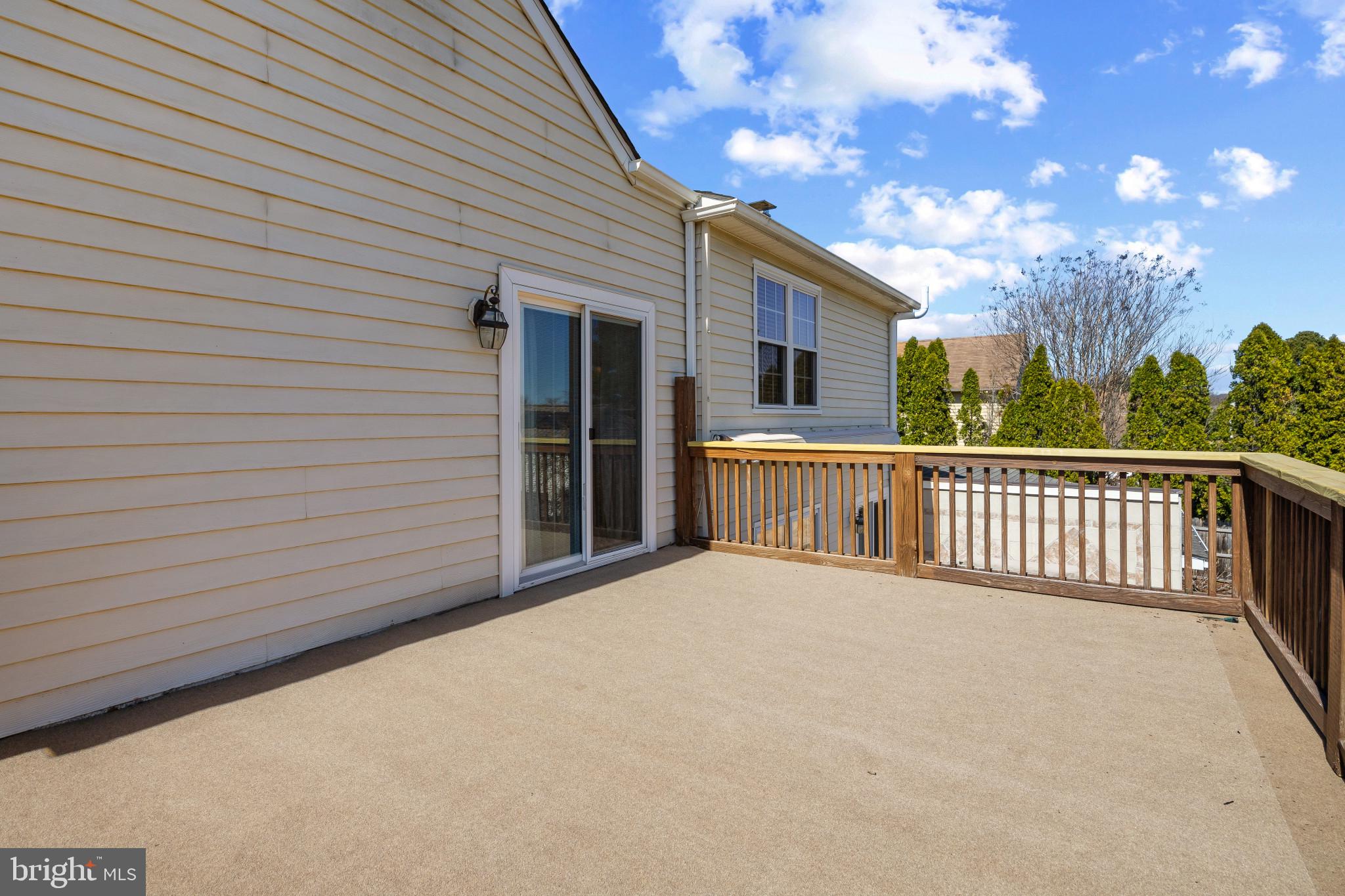 SEVEN COURTS - Residential