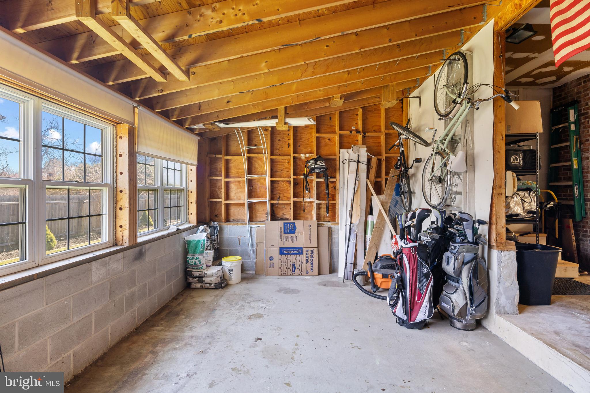 SEVEN COURTS - Residential