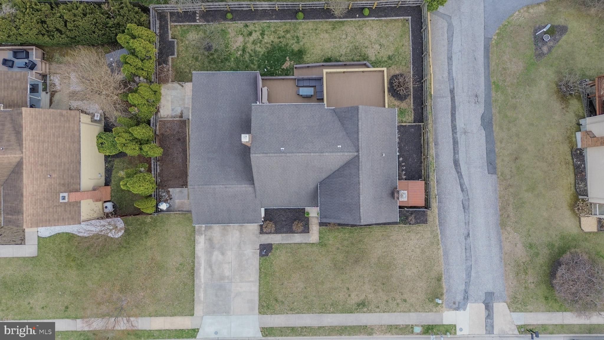 SEVEN COURTS - Residential