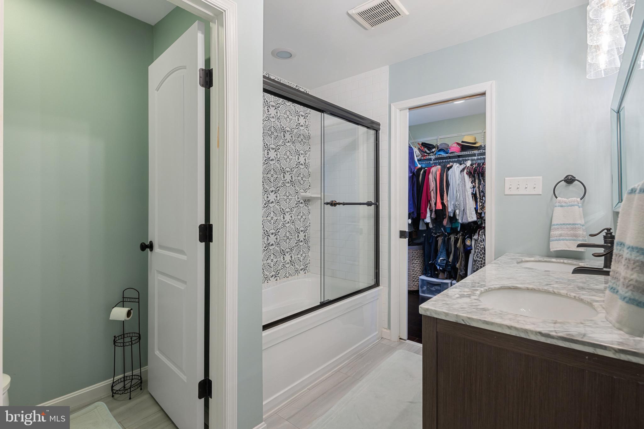 SEVEN COURTS - Residential