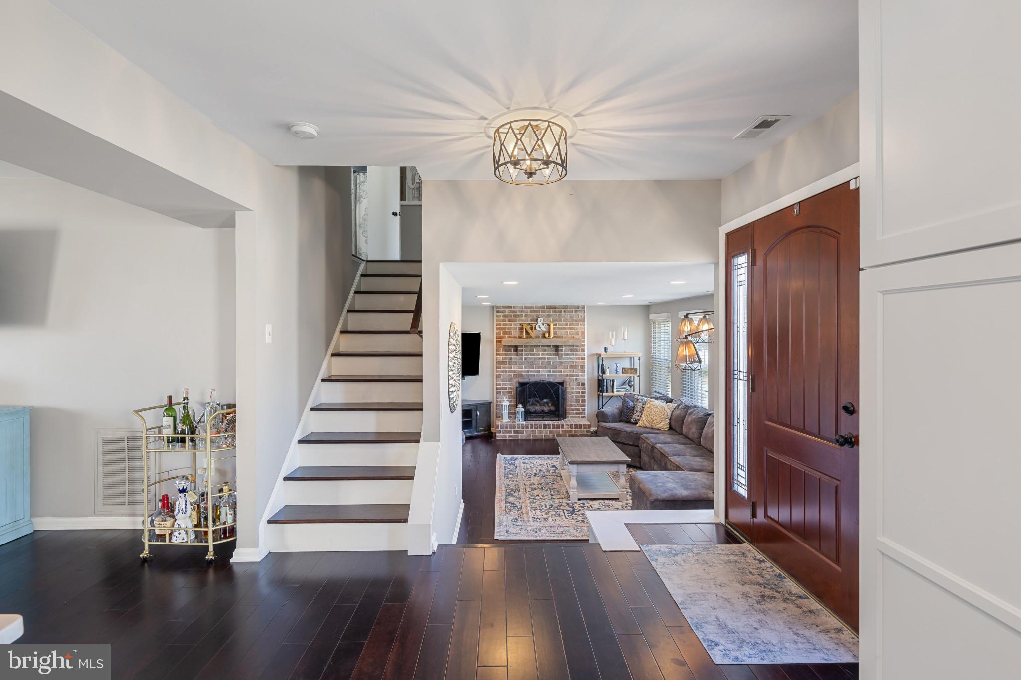 SEVEN COURTS - Residential