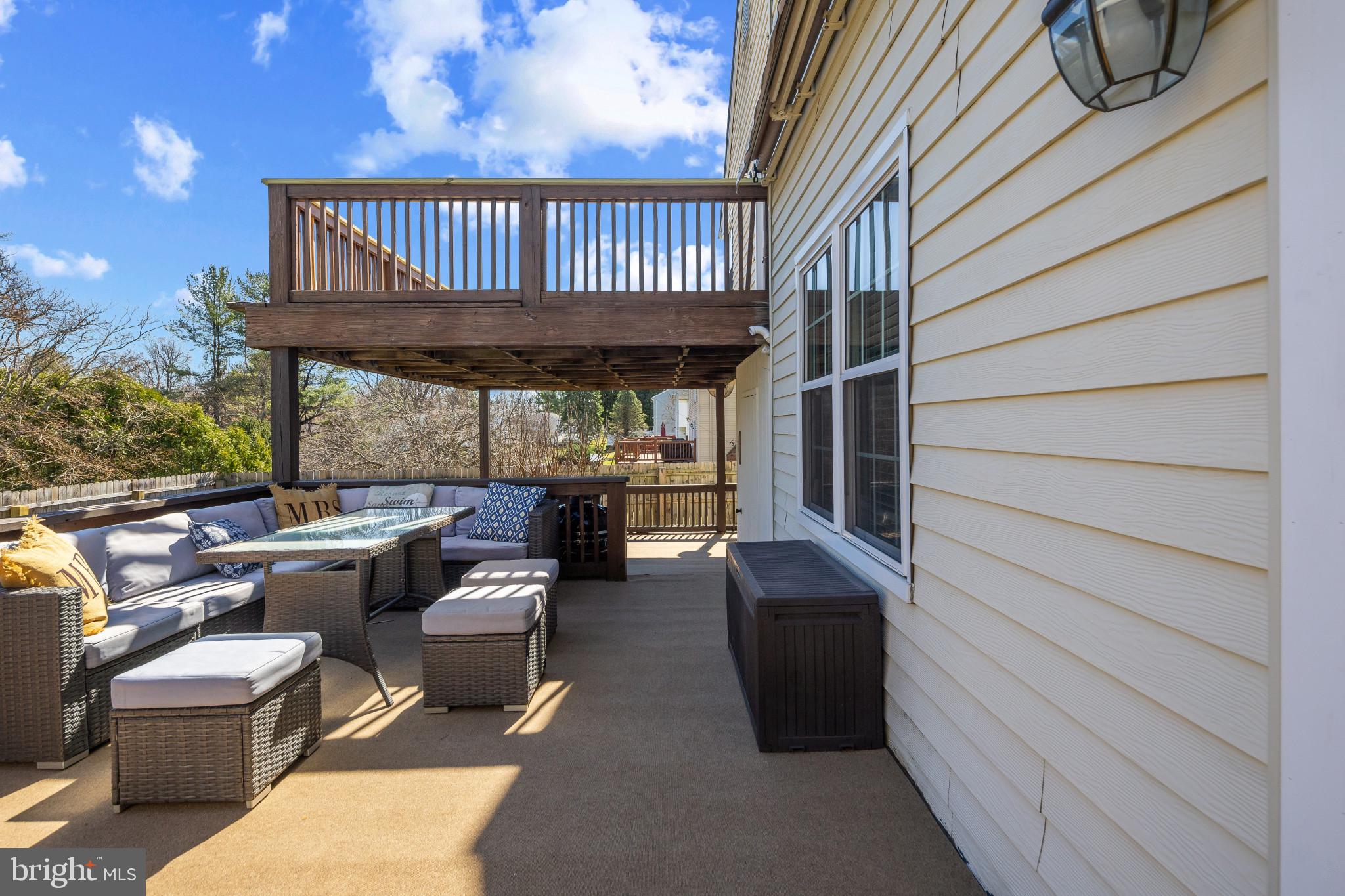 SEVEN COURTS - Residential