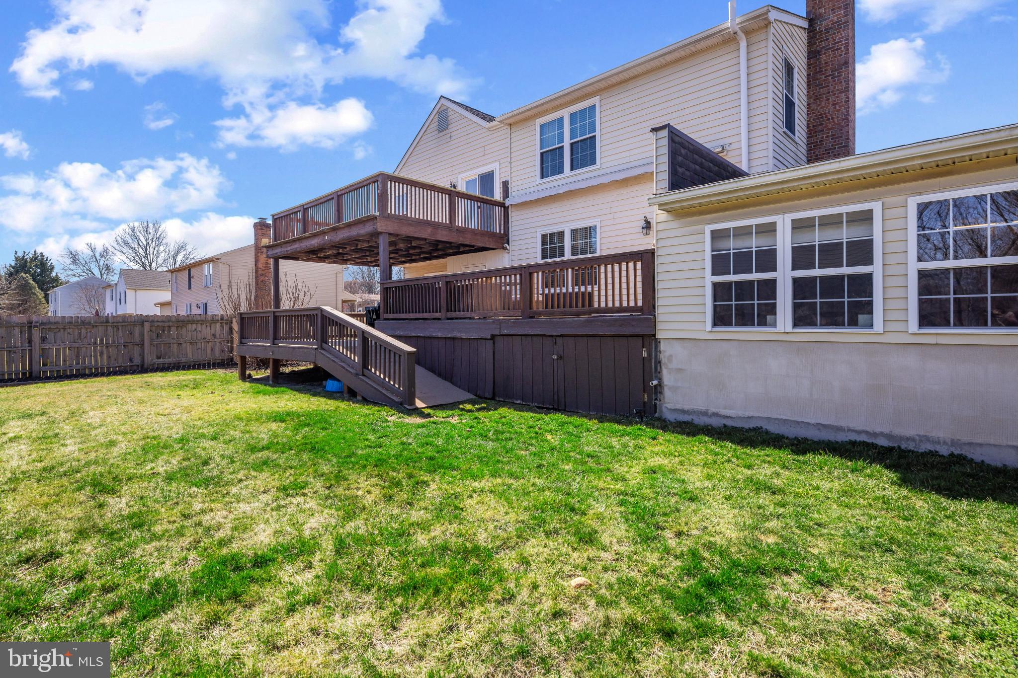 SEVEN COURTS - Residential