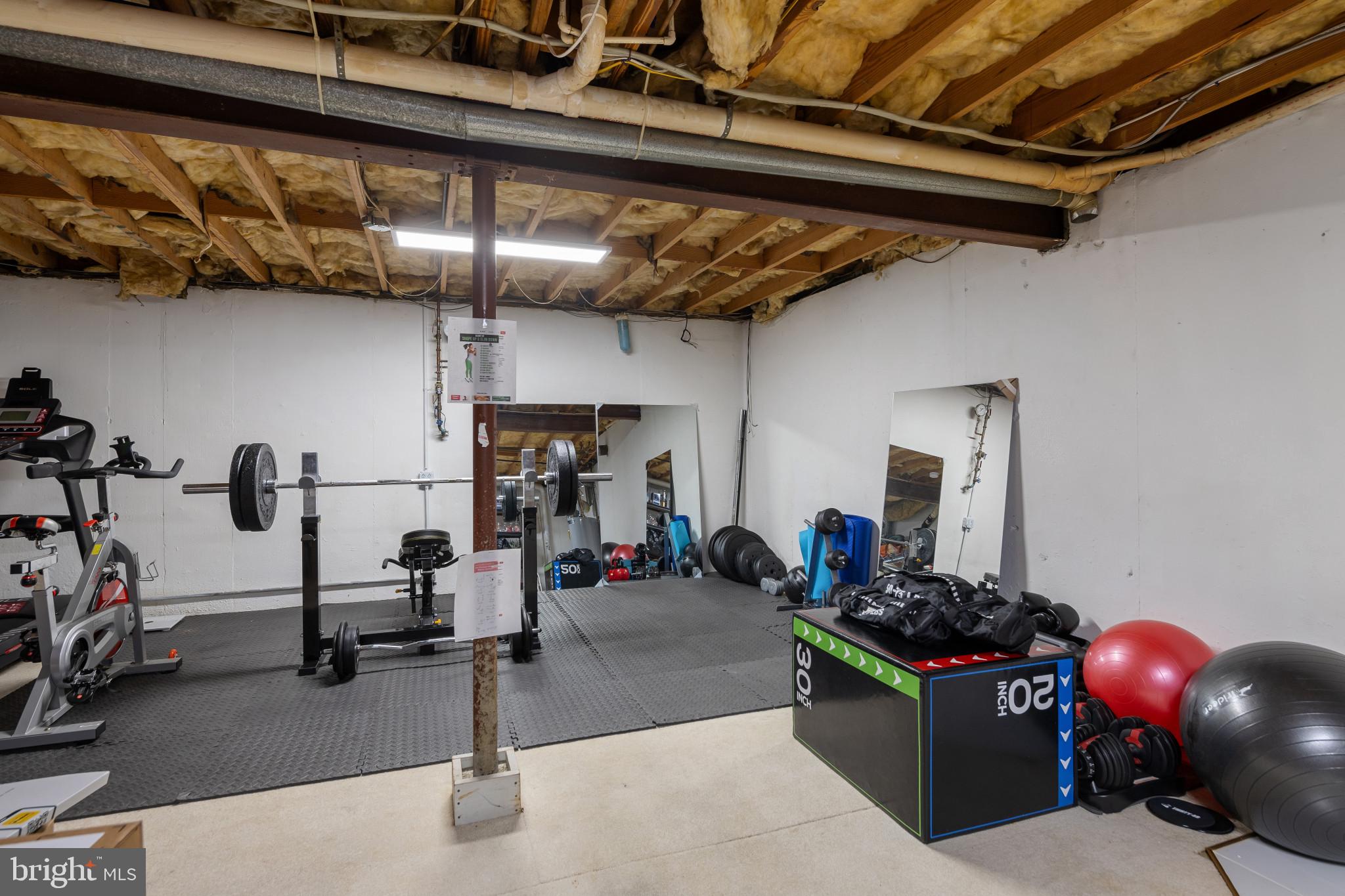 SEVEN COURTS - Residential