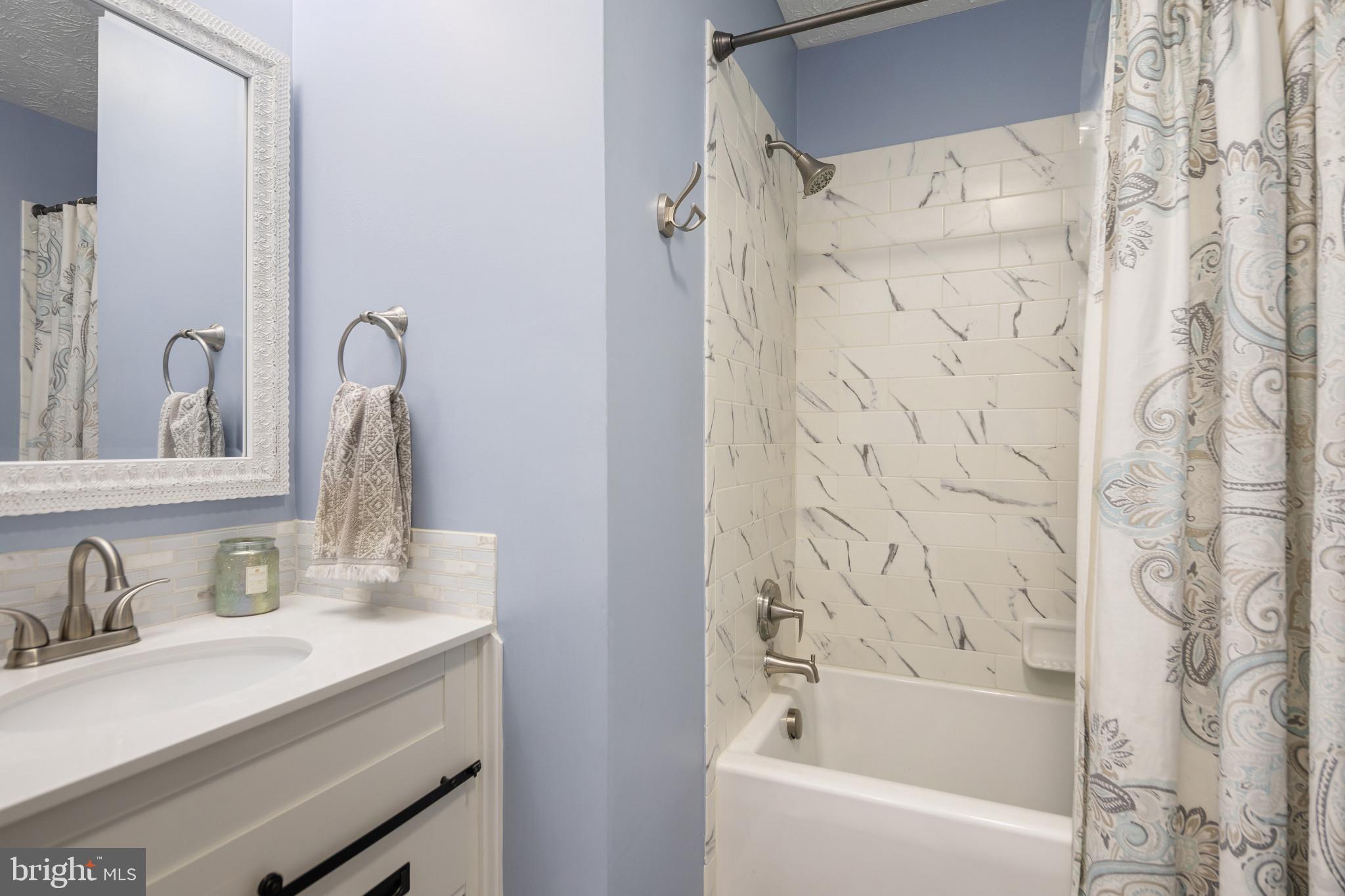 SEVEN COURTS - Residential