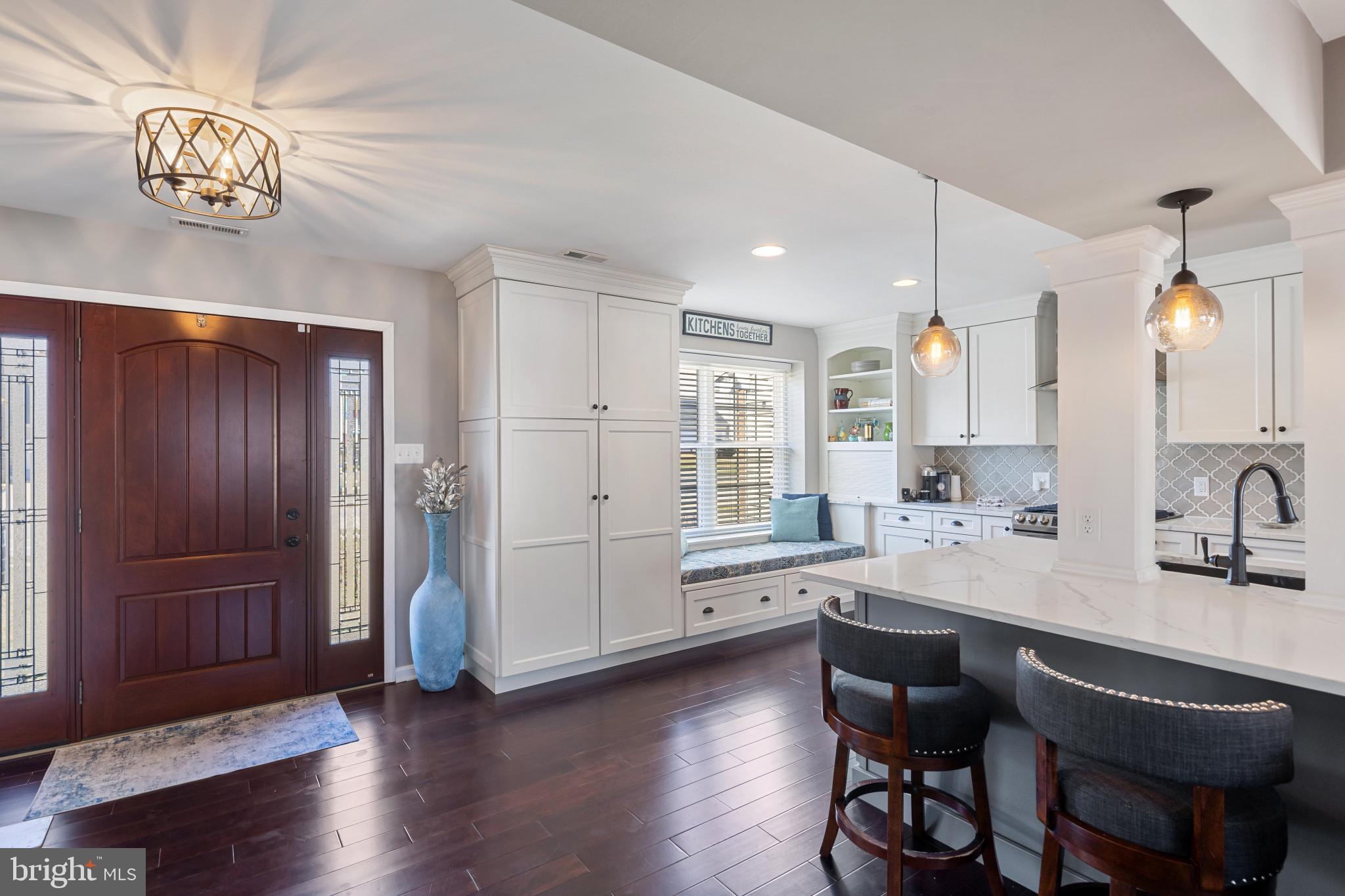 SEVEN COURTS - Residential