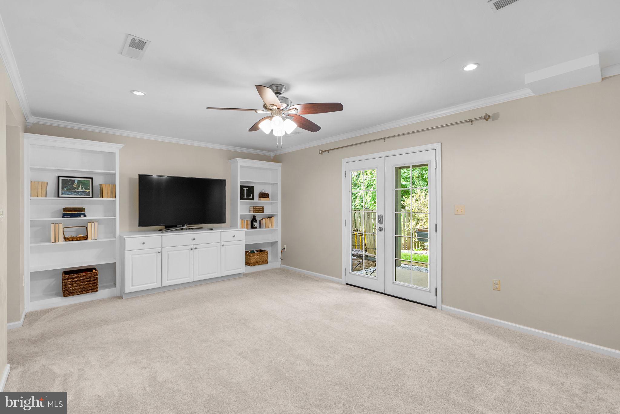 BAY HILLS - Residential