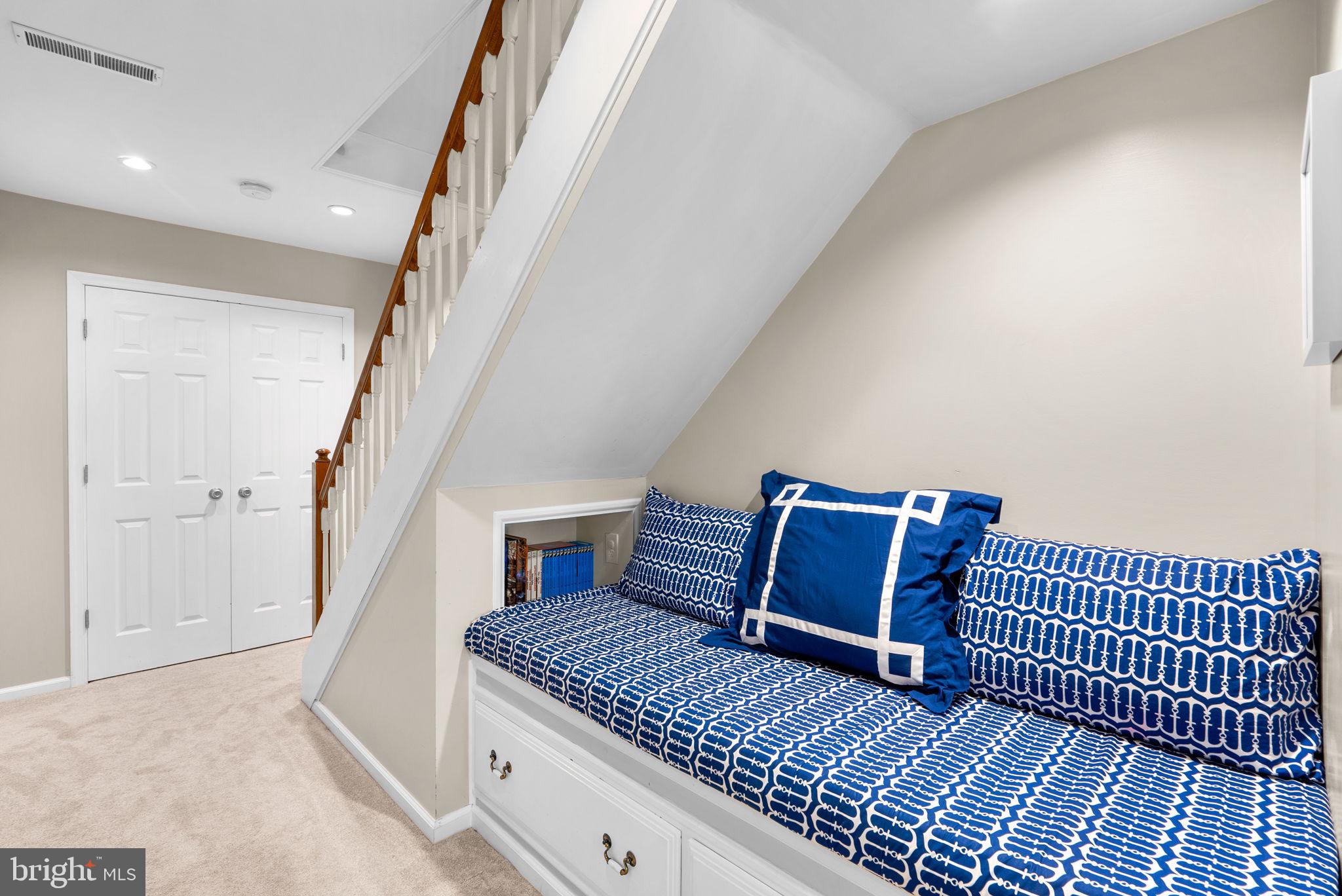 BAY HILLS - Residential