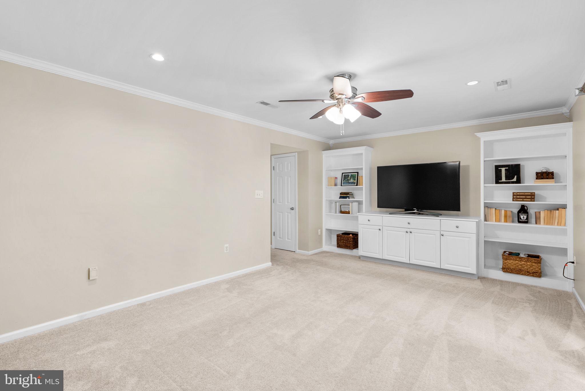 BAY HILLS - Residential