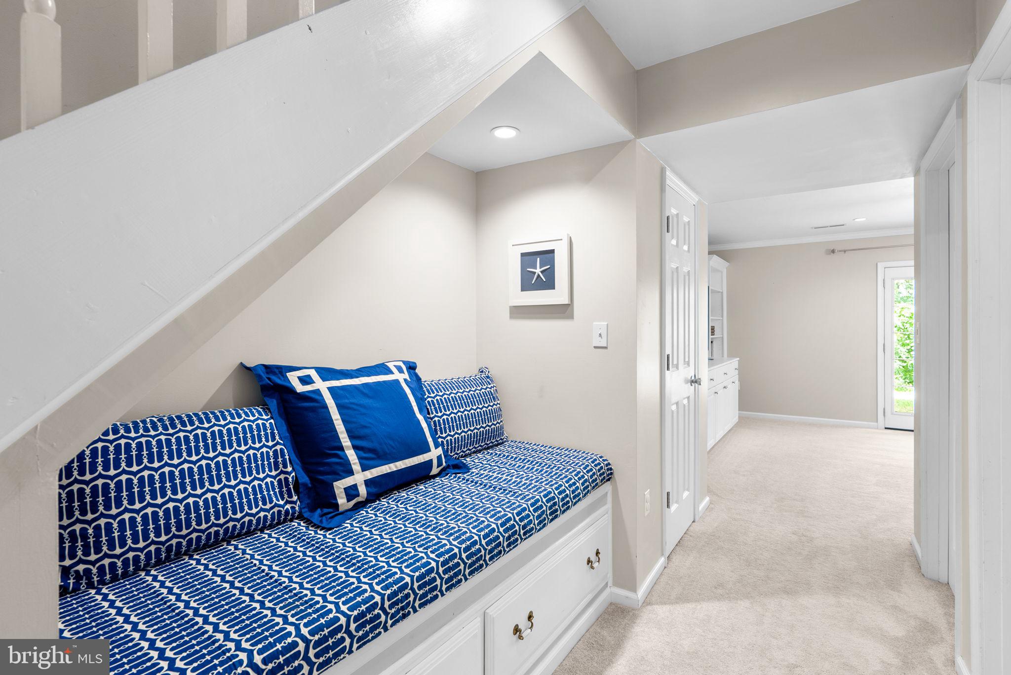 BAY HILLS - Residential