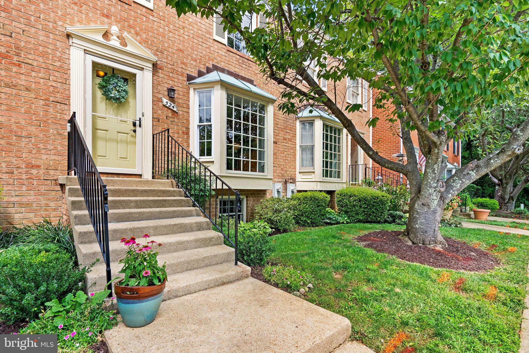 BAY HILLS - Residential