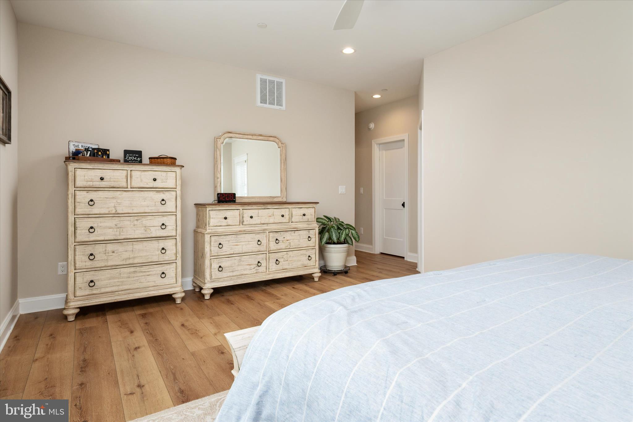 EAGLE MANOR - Residential