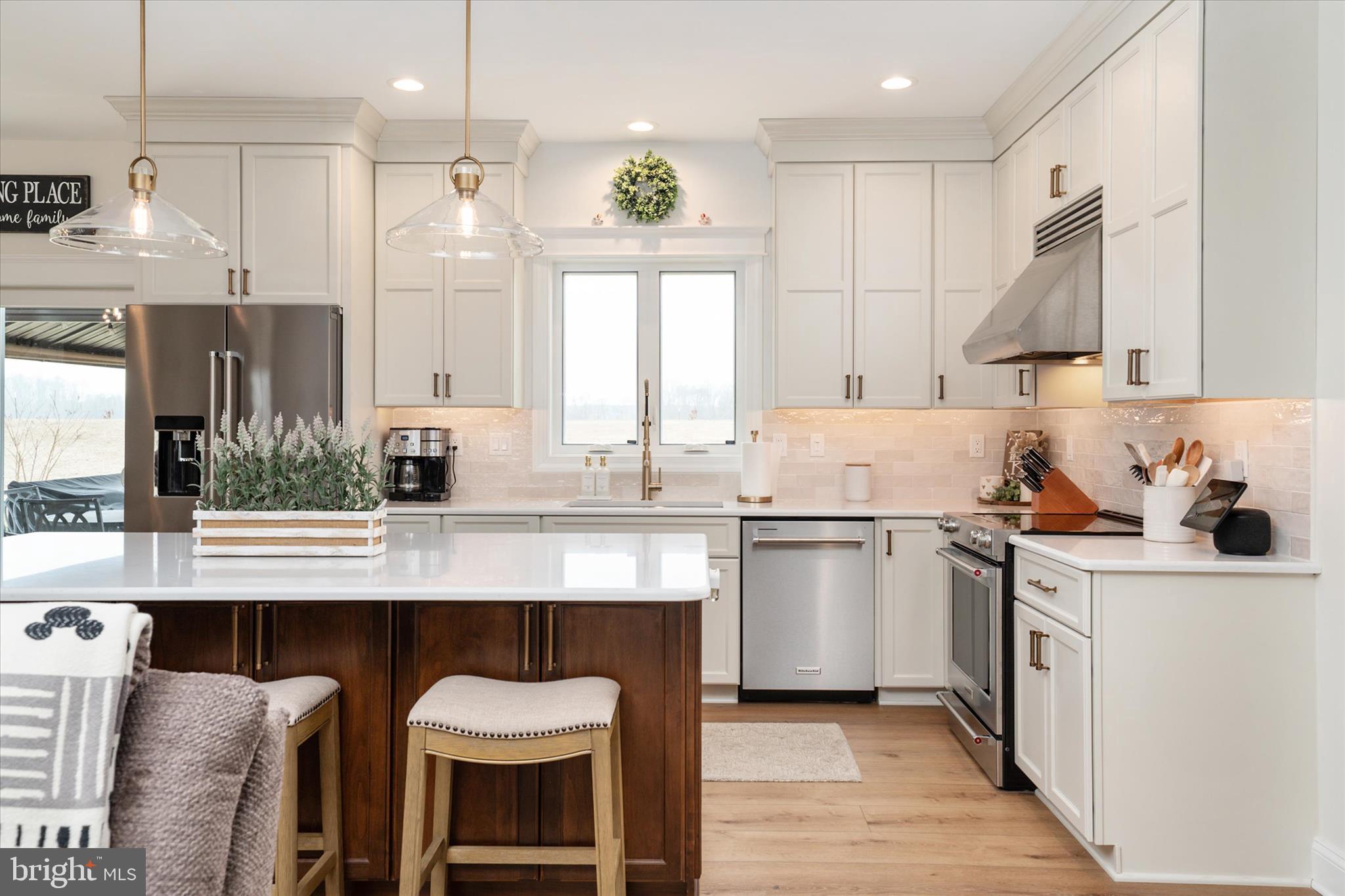 EAGLE MANOR - Residential