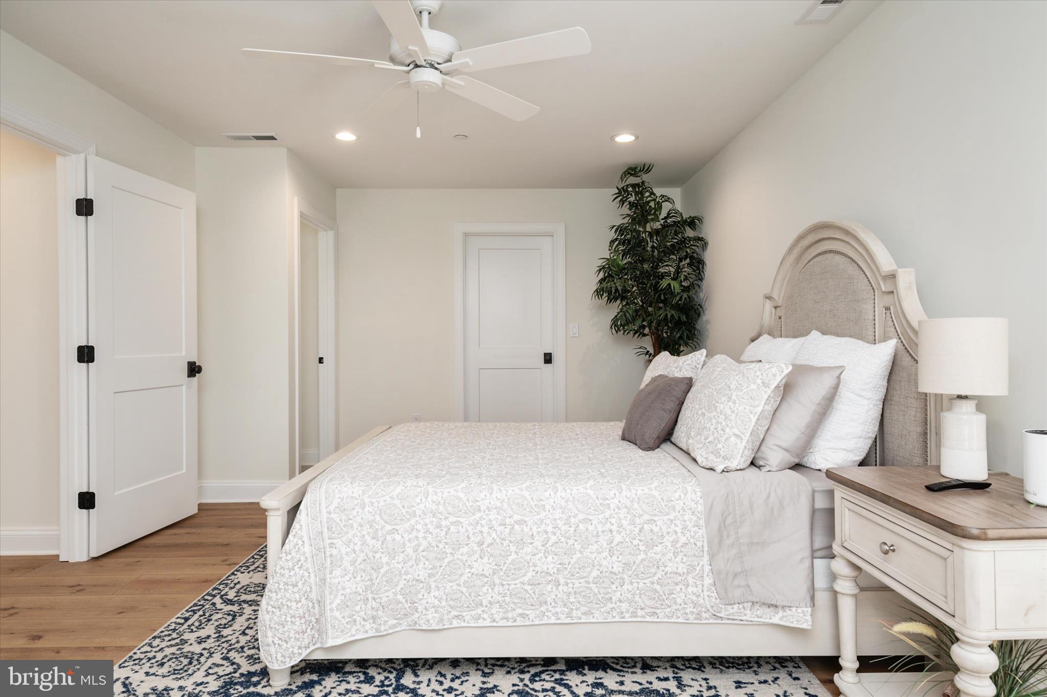 EAGLE MANOR - Residential