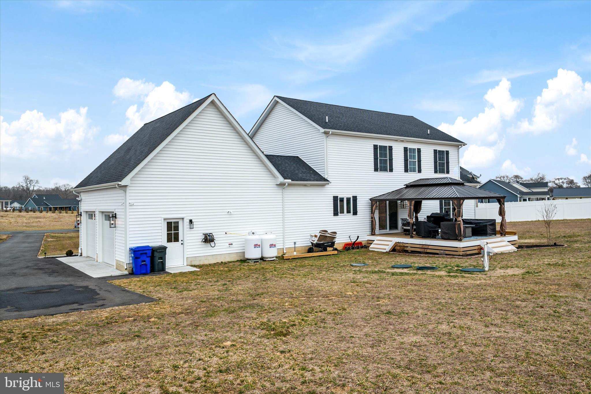 EAGLE MANOR - Residential