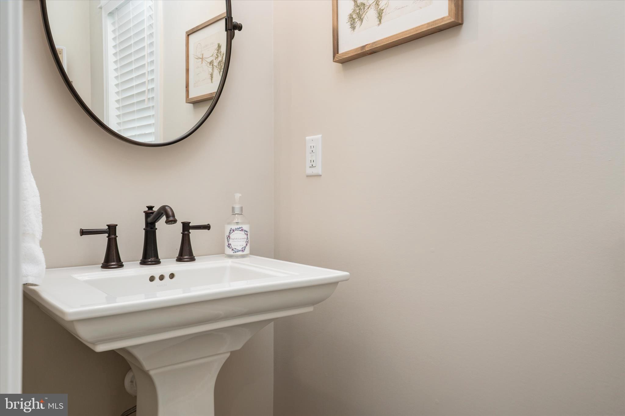 EAGLE MANOR - Residential