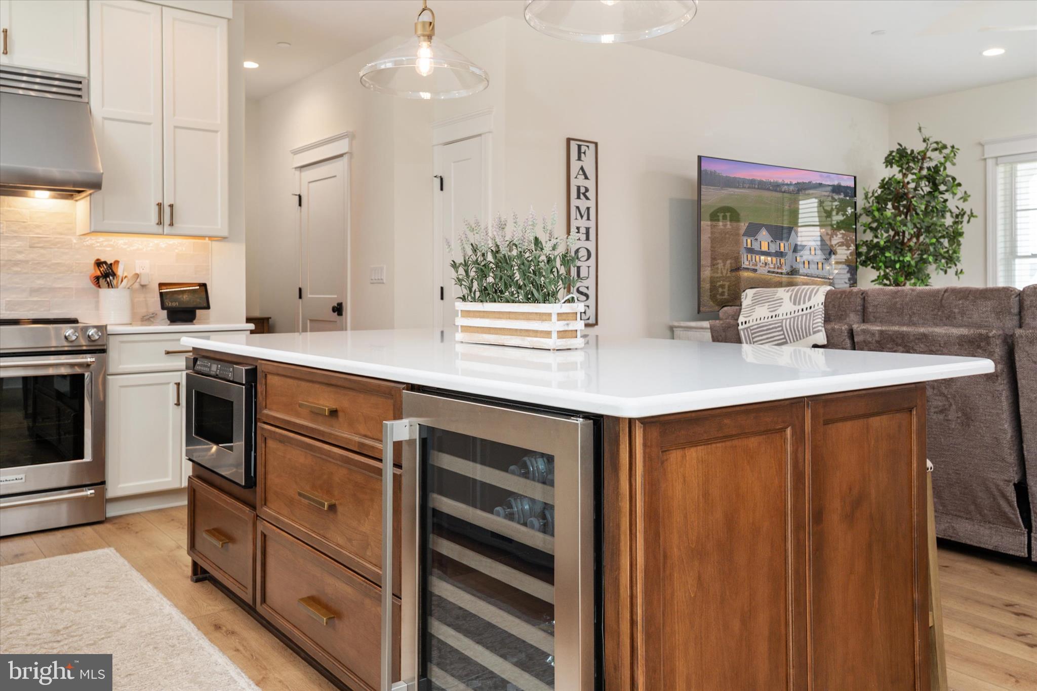 EAGLE MANOR - Residential