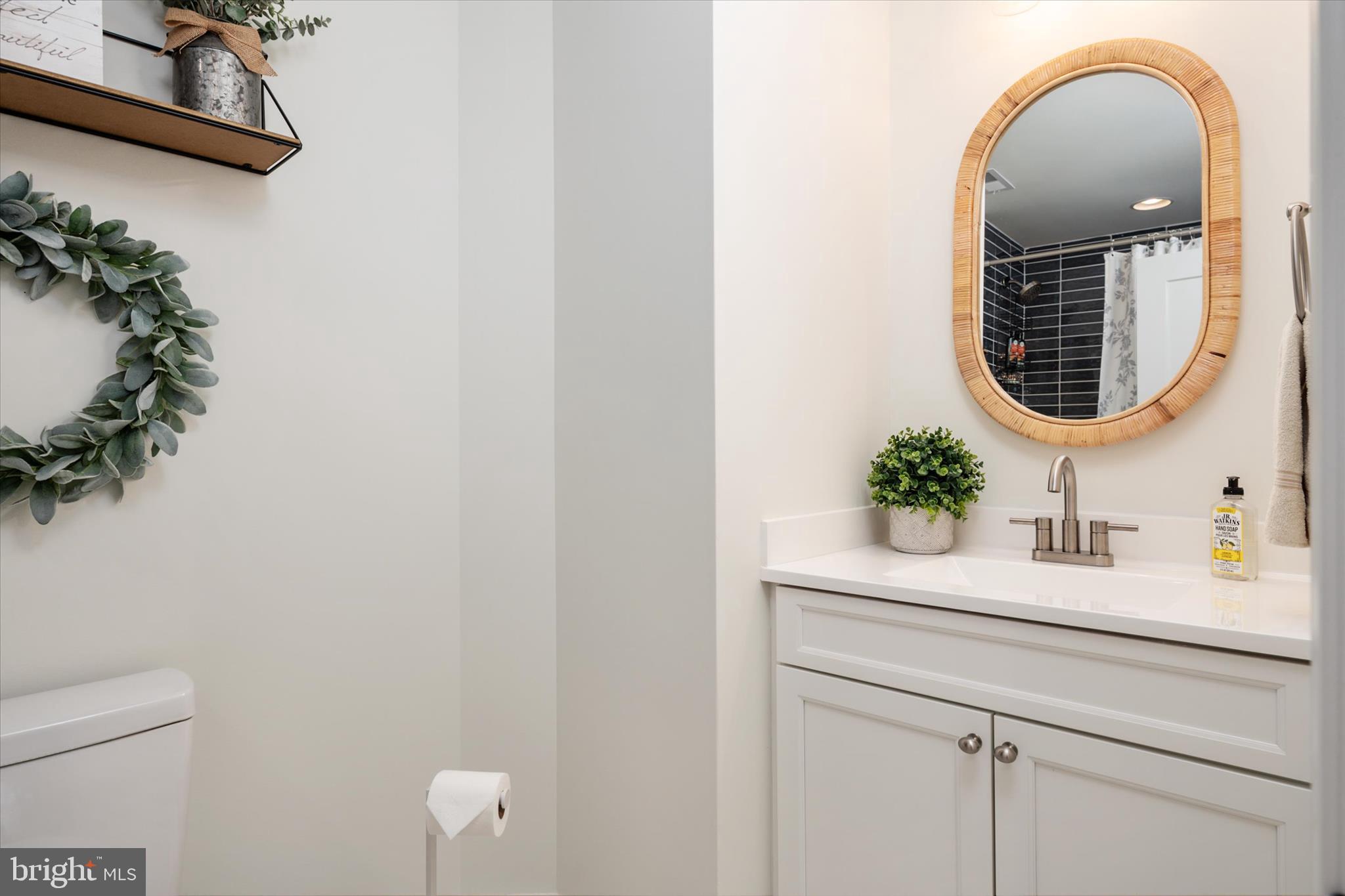 EAGLE MANOR - Residential