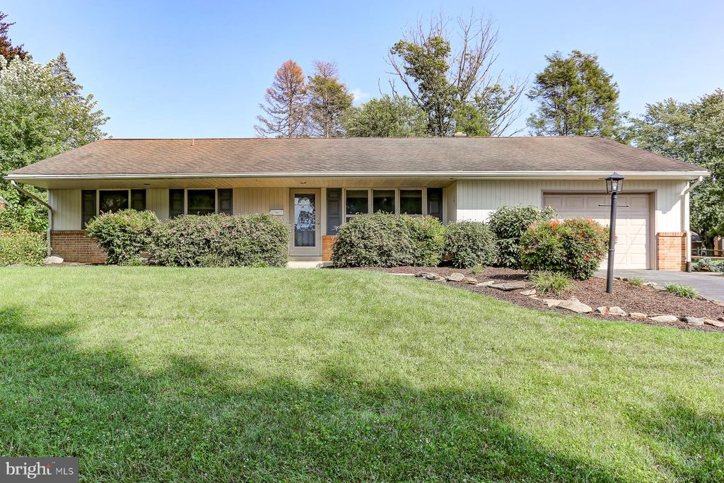 Photo of 412 MANOR VIEW DR, MILLERSVILLE, PA 17551 (MLS # PALA2038714)
