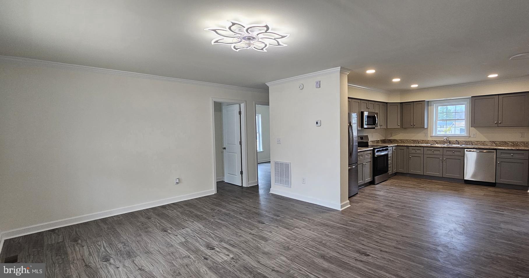 CAROLINE PINES - Residential