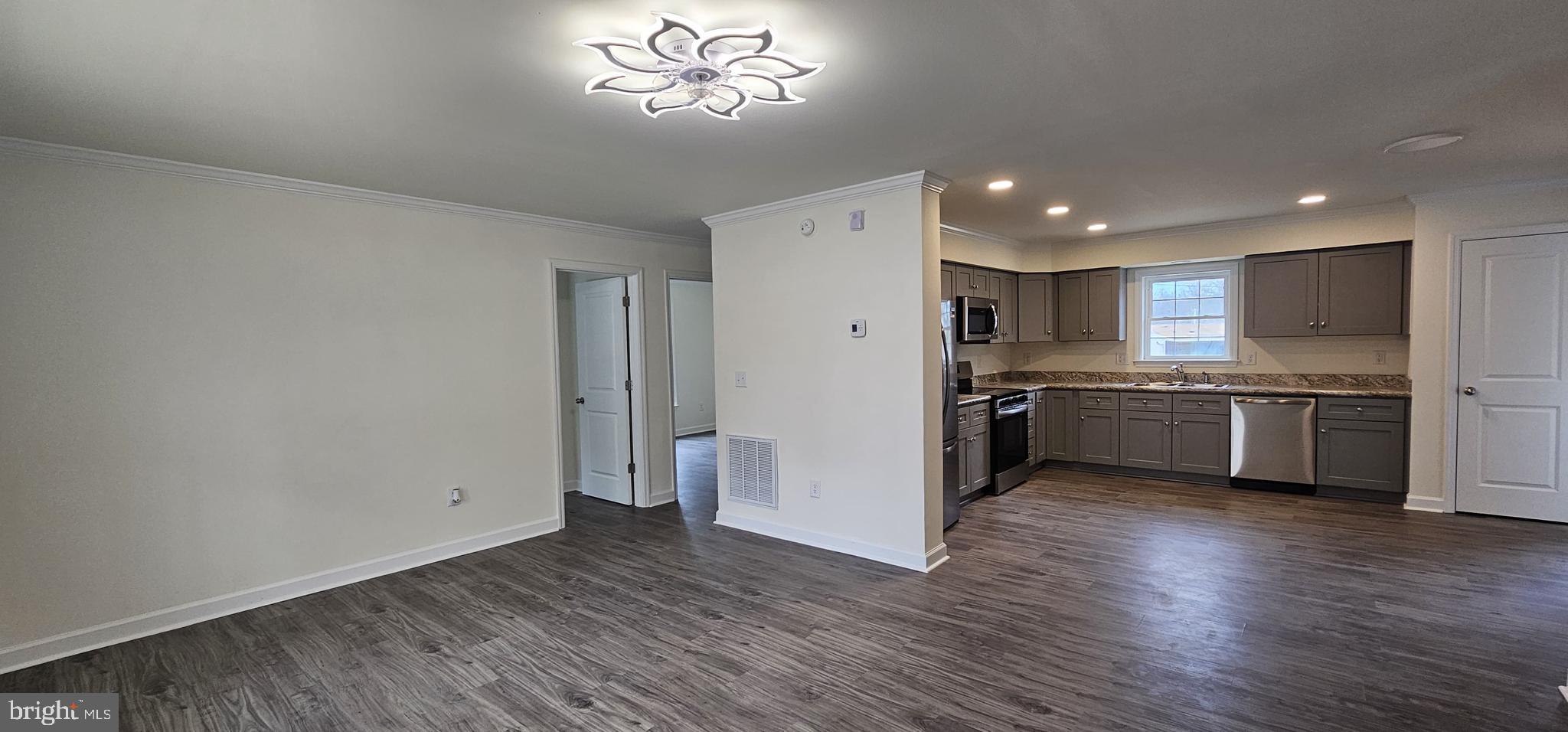 CAROLINE PINES - Residential