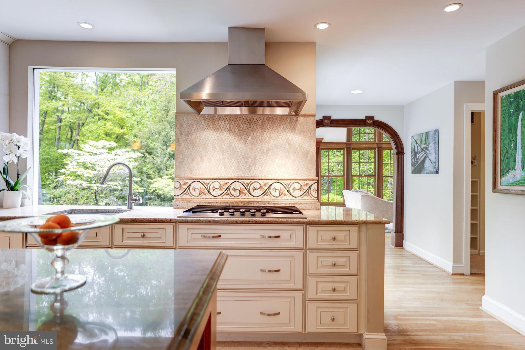 MCLEAN ESTATES - Residential