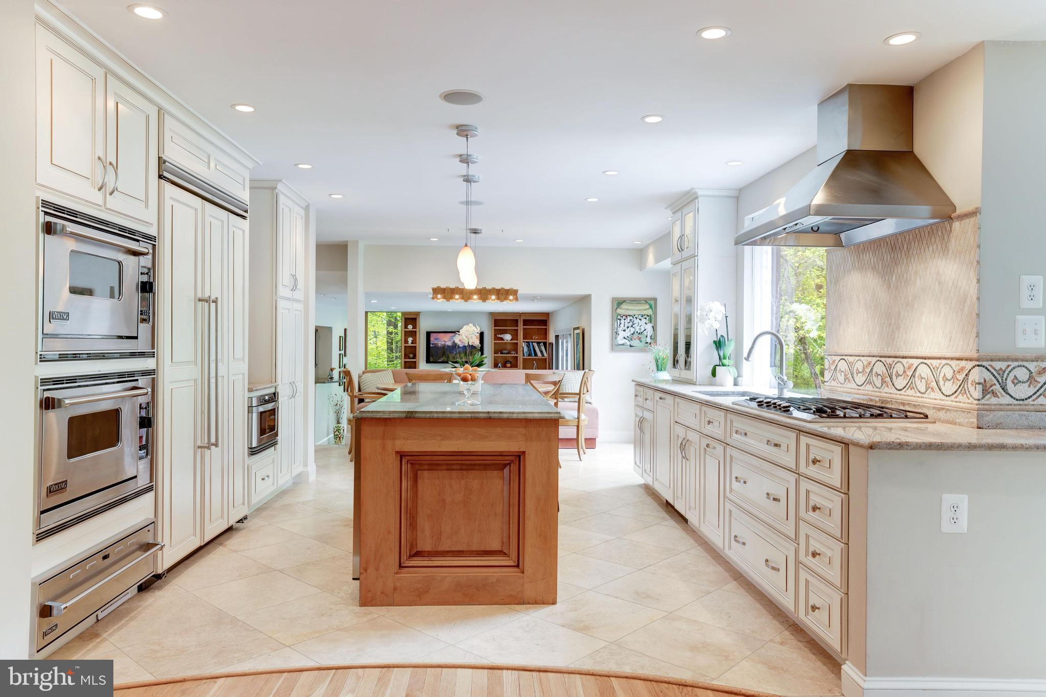 MCLEAN ESTATES - Residential