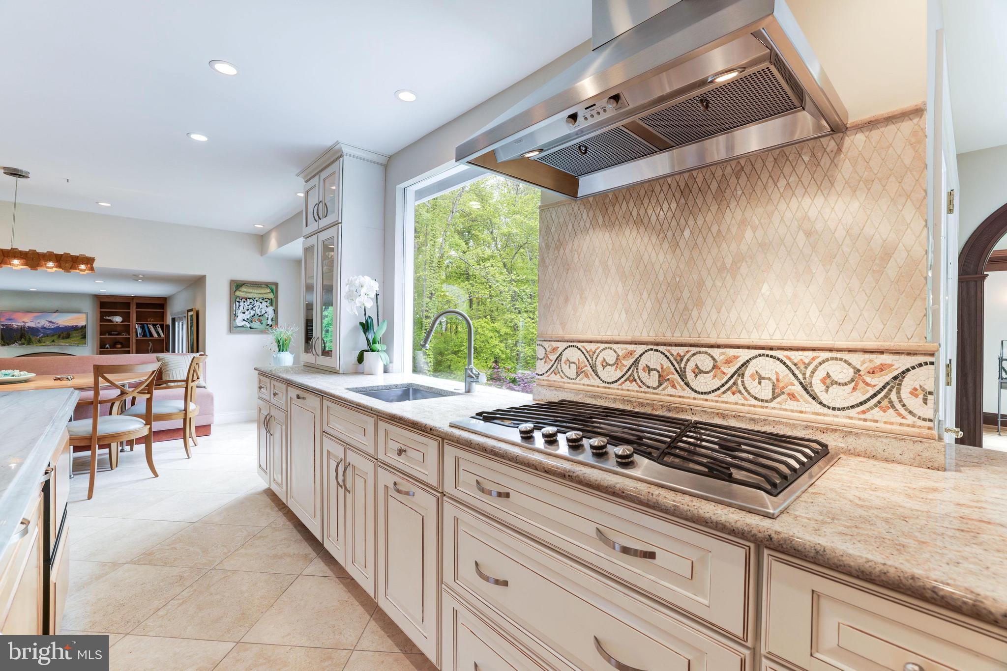 MCLEAN ESTATES - Residential