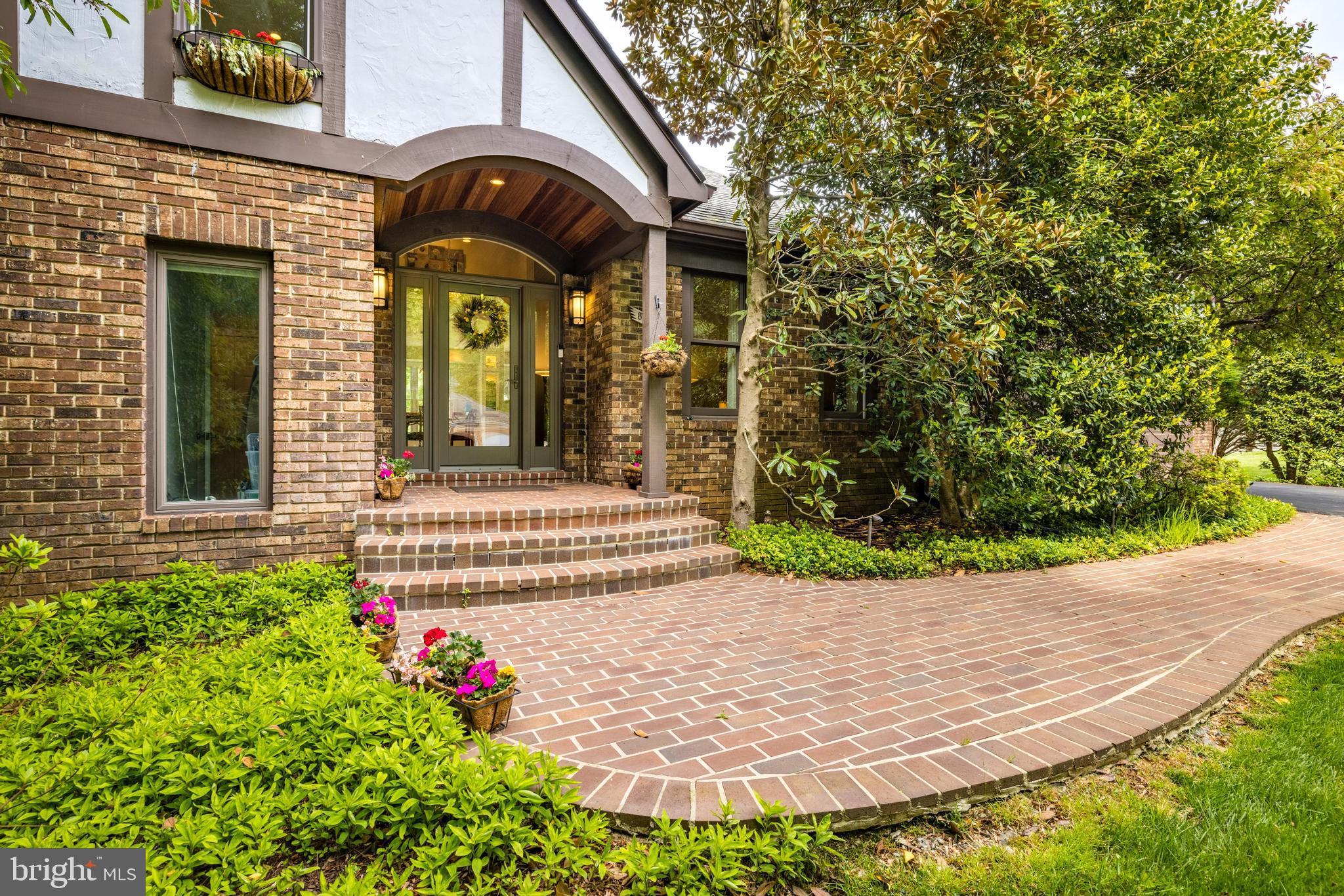 MCLEAN ESTATES - Residential