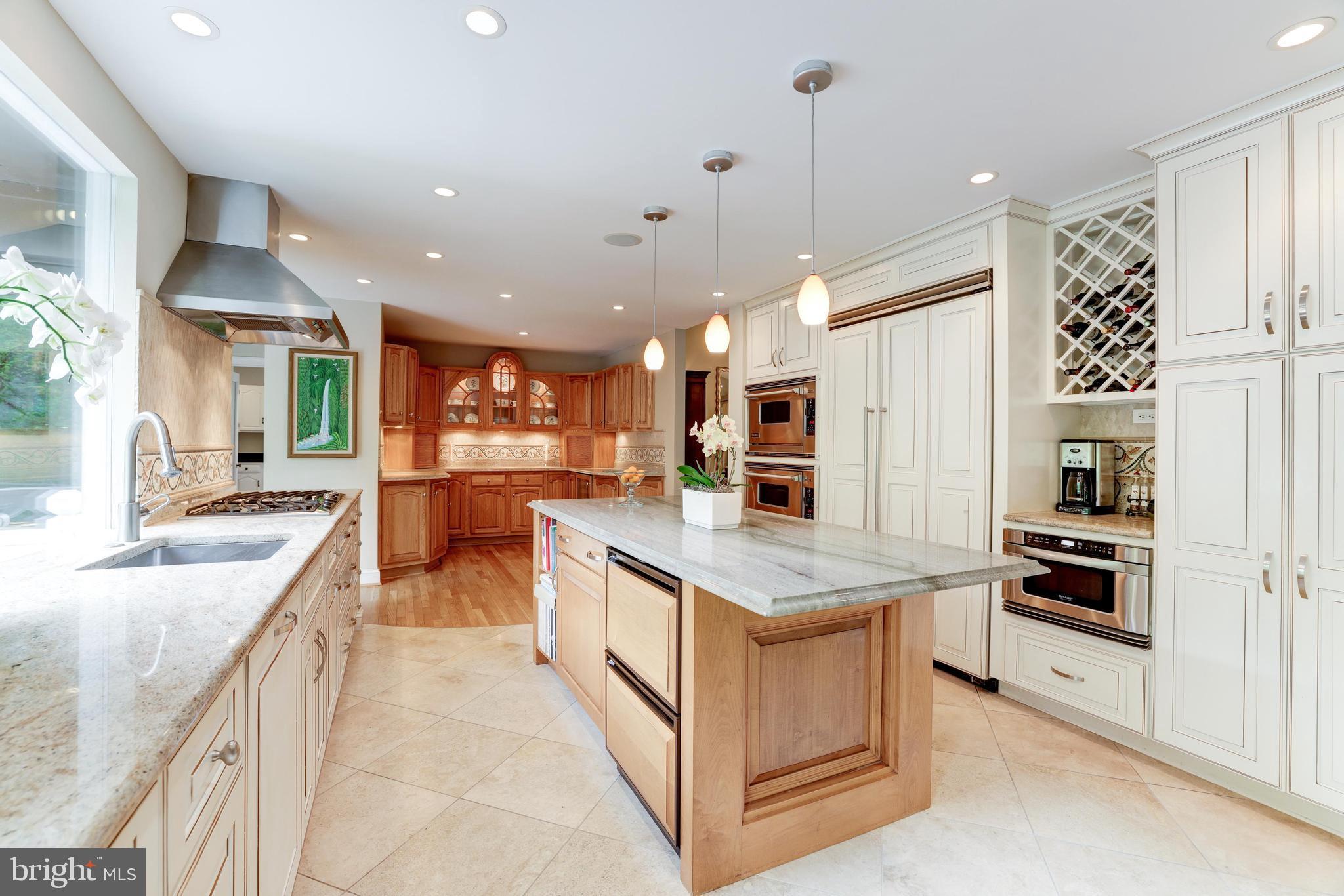 MCLEAN ESTATES - Residential